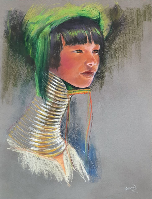 Portrait d'une femme girafe aux pastels