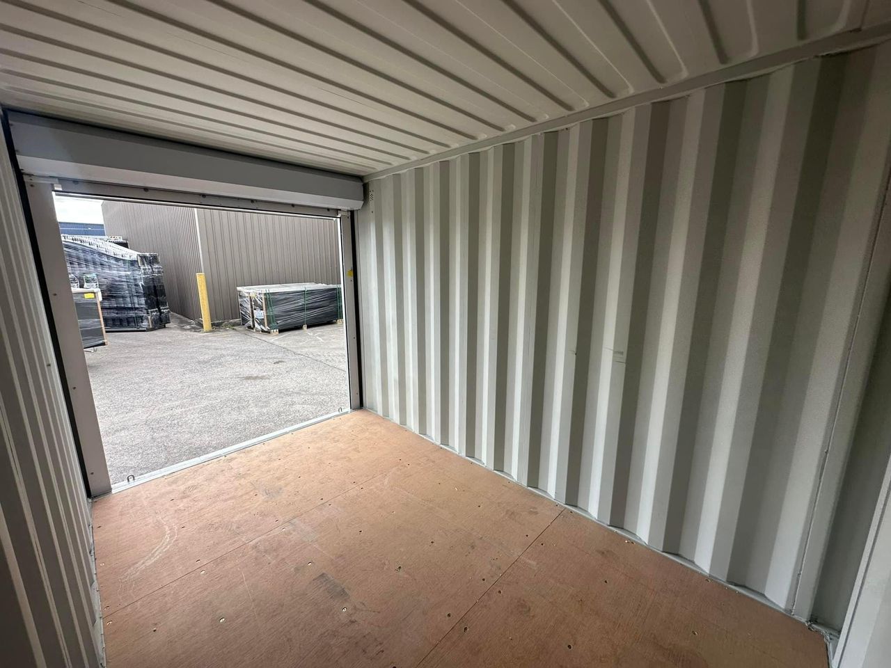 Contenedor de Almacenamiento de 10 Pies con Puerta Enrollable