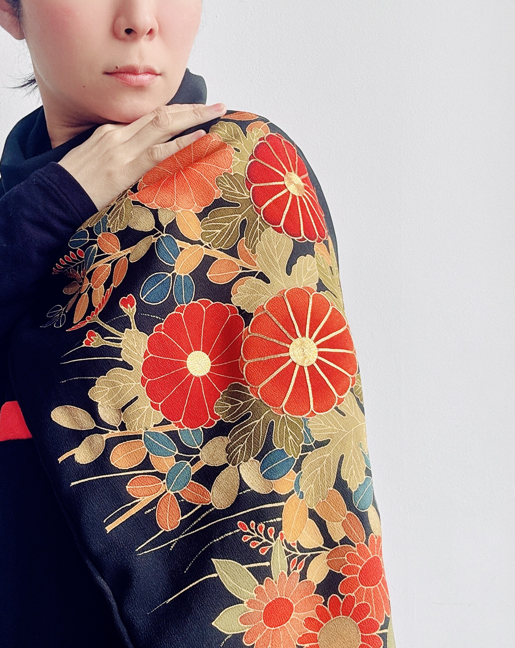 Elegant Floral Kimono Scarf