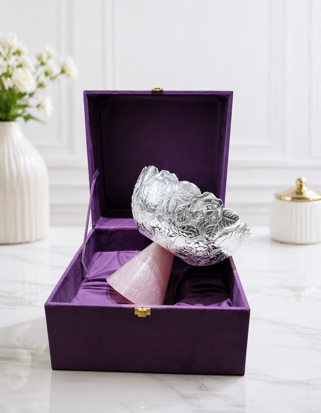 Fruit bowl in velvet box