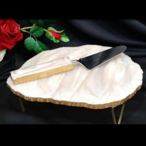 Resin Cake Stand with Spatula