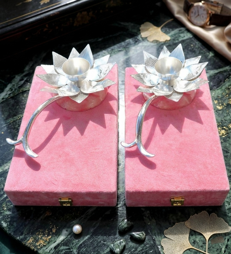 Noor Kamal Diya in Velvet box 