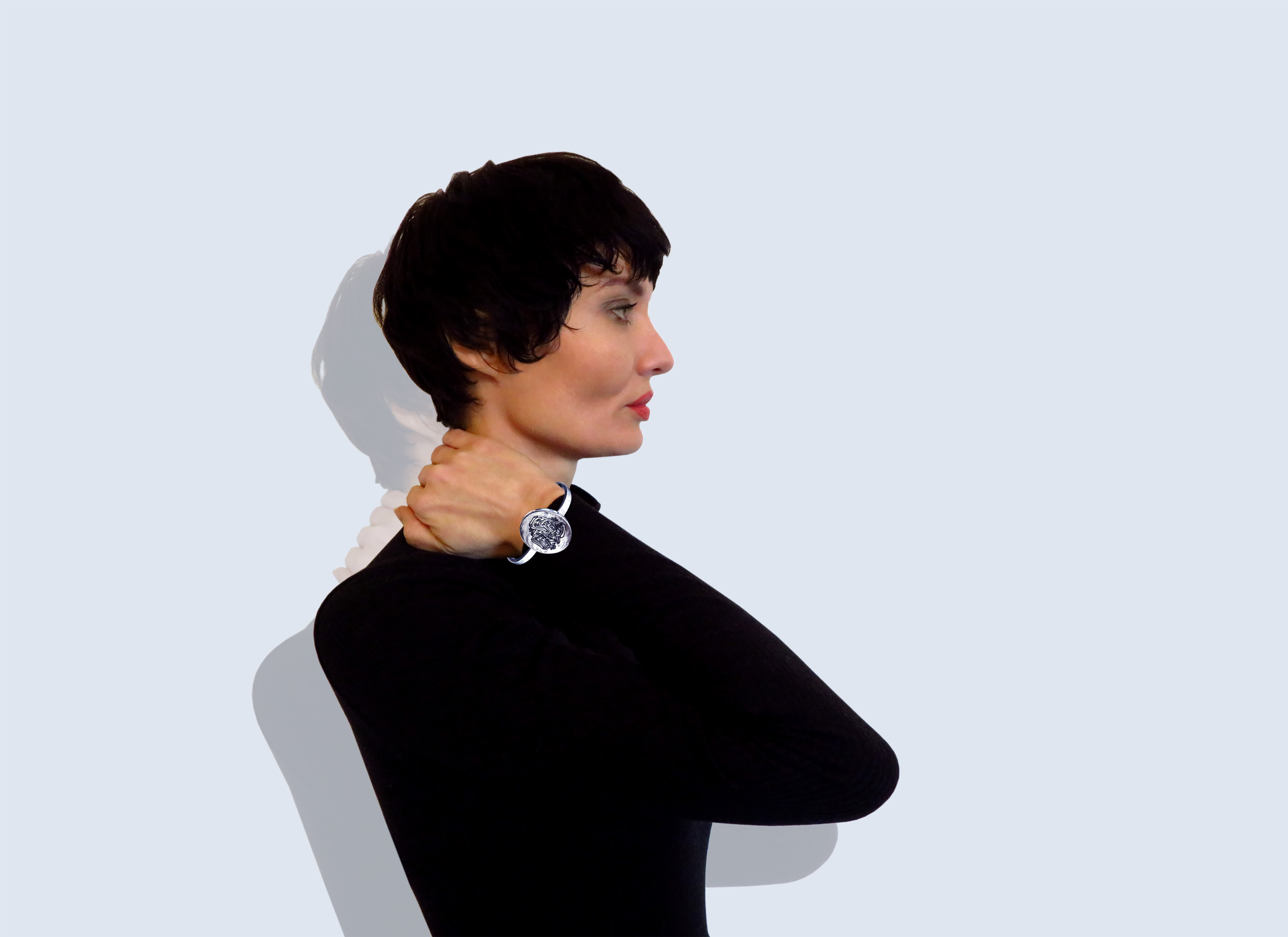 Engraved bracelet MOVING GROWTH in black