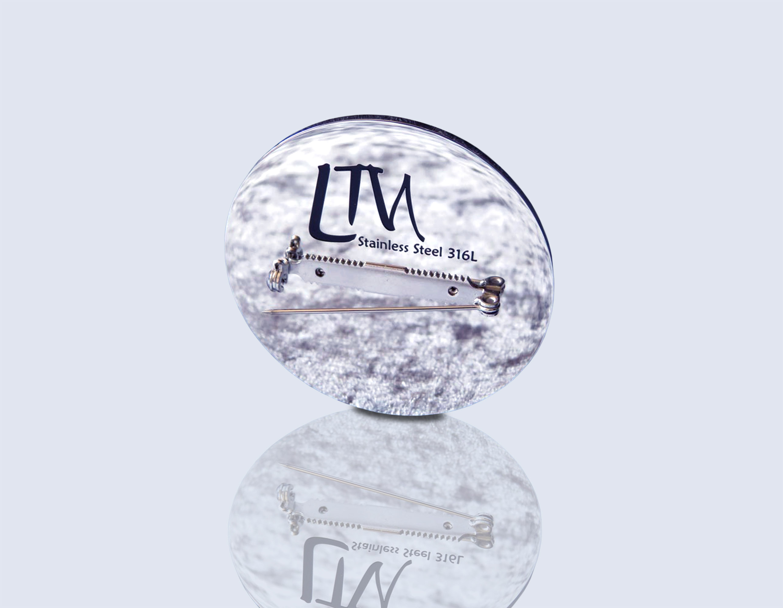 Engraved brooch PEACOCK in black