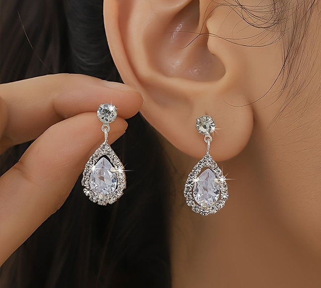 Boucles d'oreilles pendantes en zircon