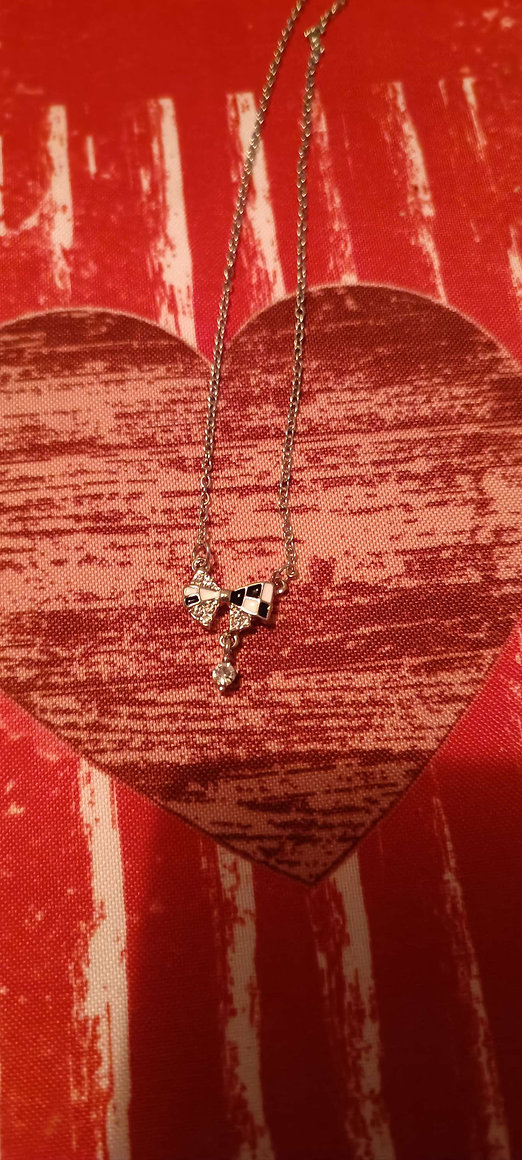 Collier en forme de nœud