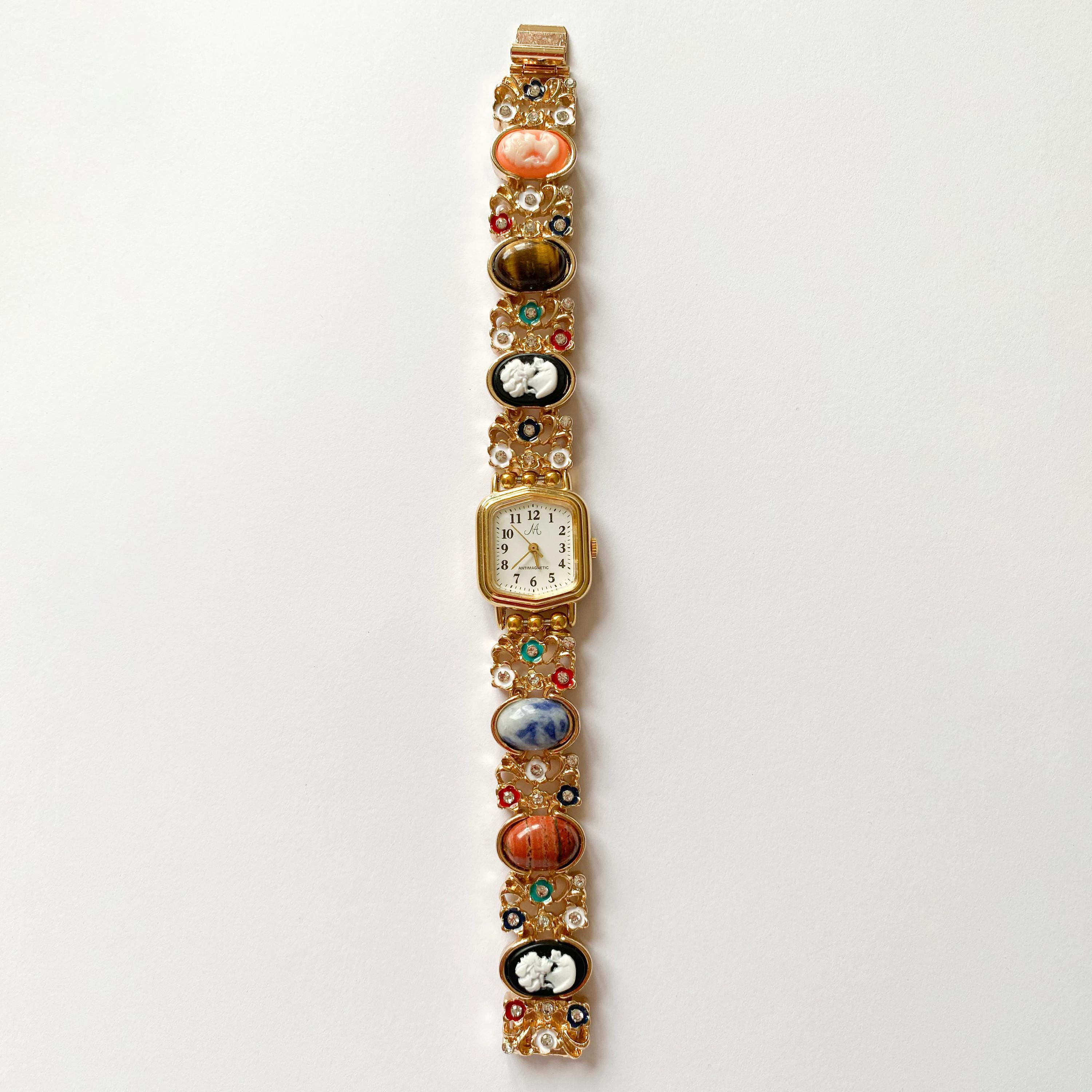 Montres vintage mécanique bracelet pierre naturelle et camés.