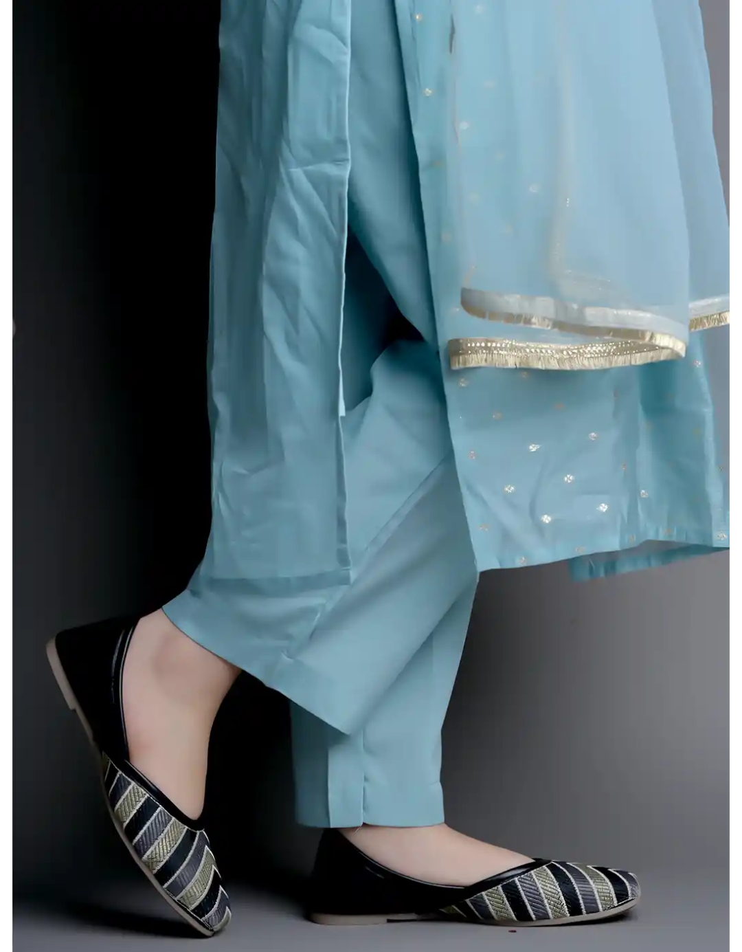 Elegant Striped Ethnic Juttis