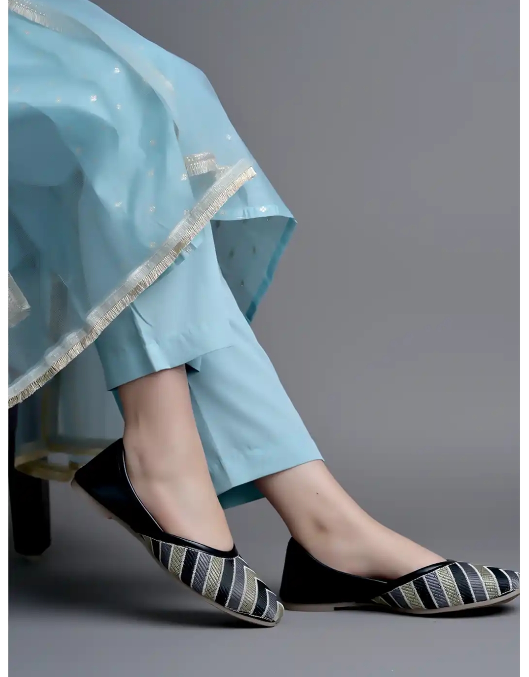 Elegant Striped Ethnic Juttis