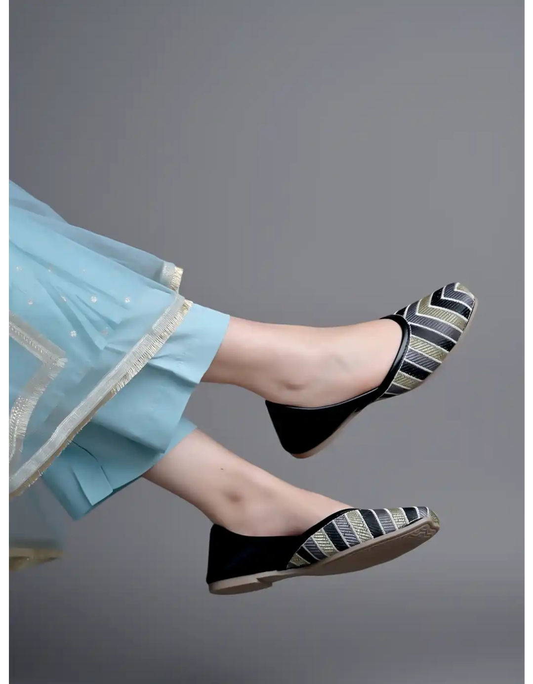 Elegant Striped Ethnic Juttis