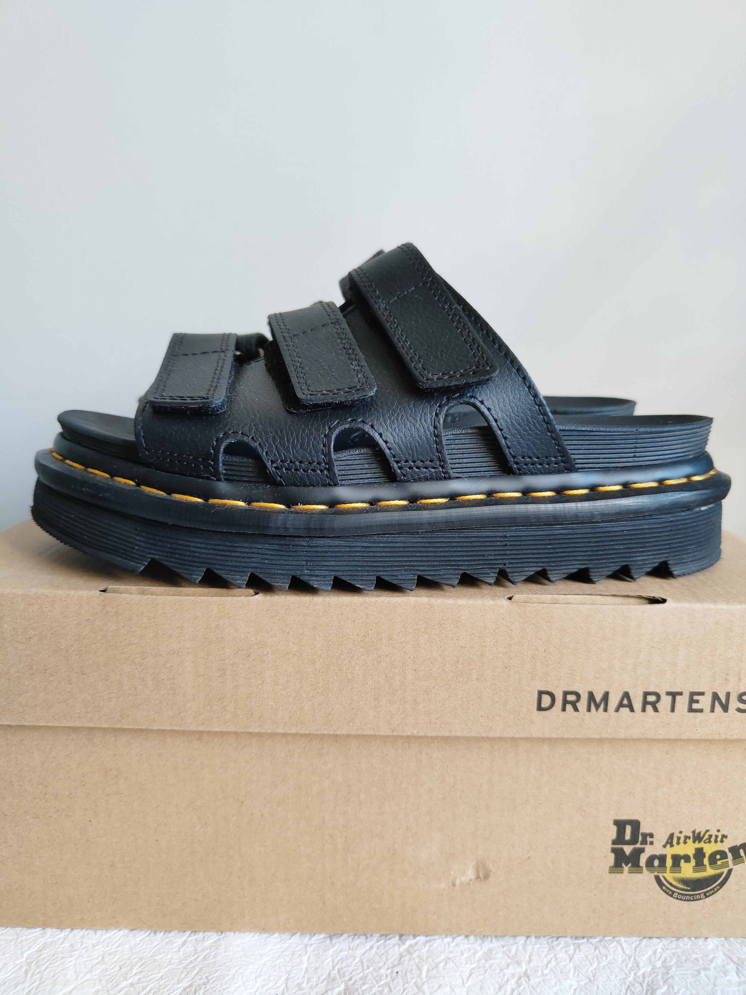 Dr. Martens Athena skórzane klapki r. 37