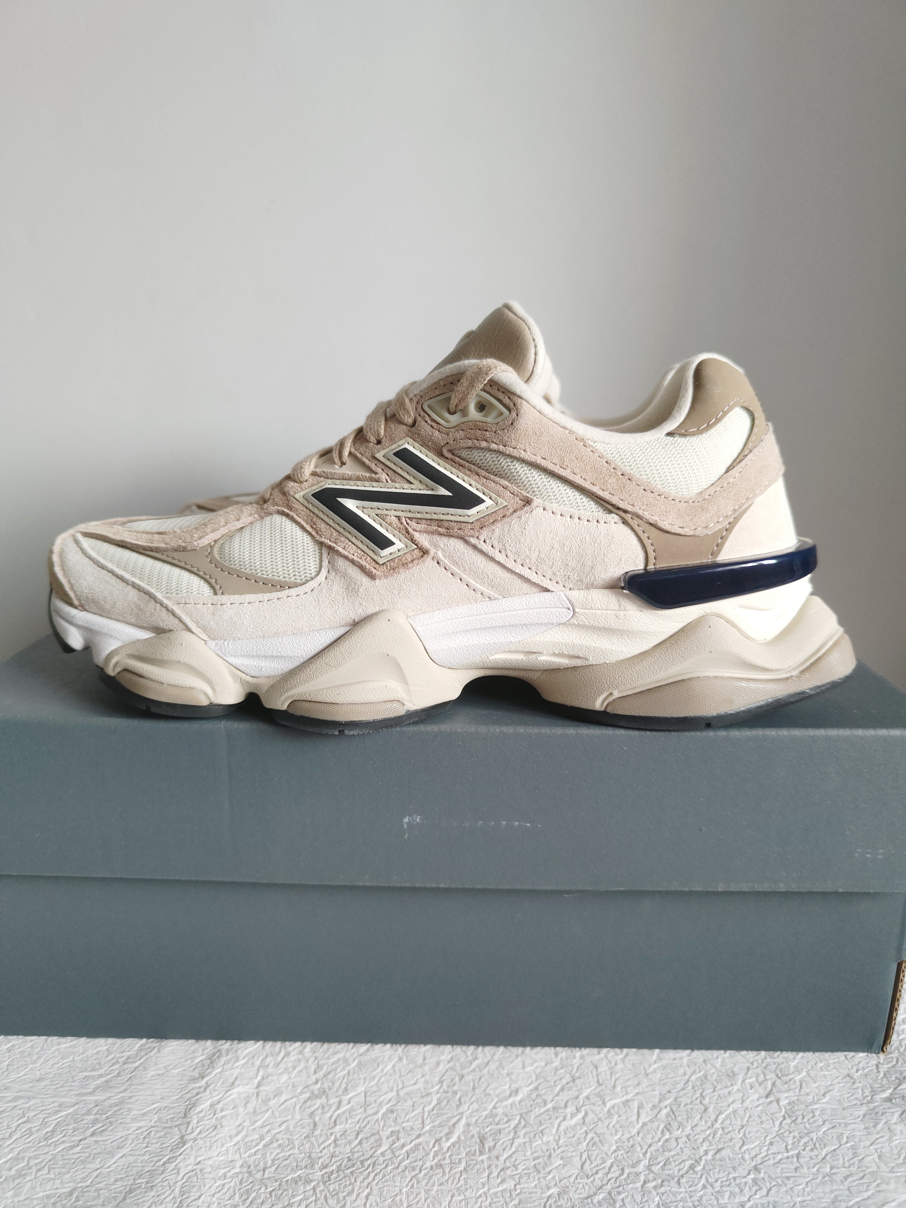 New Balance 9060 sneakersy r. 39,5