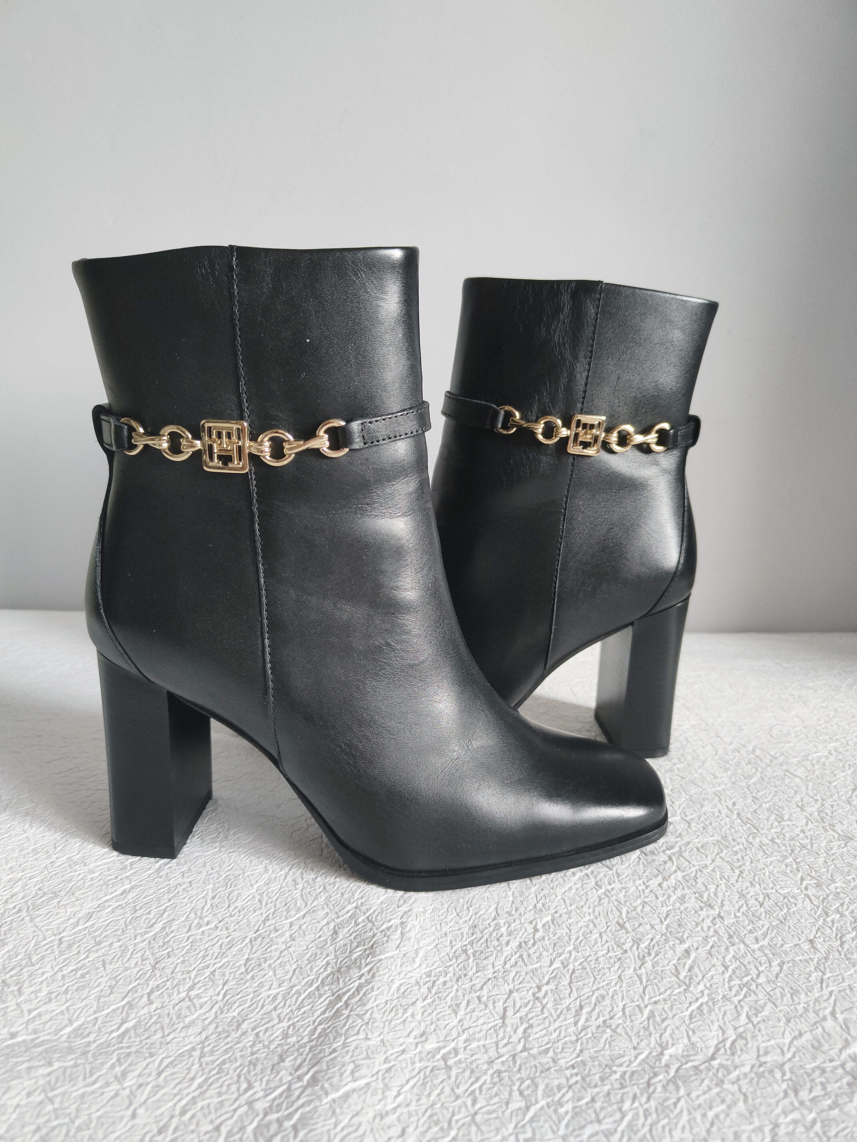 Tommy Hilfiger skórzane botki r. 38