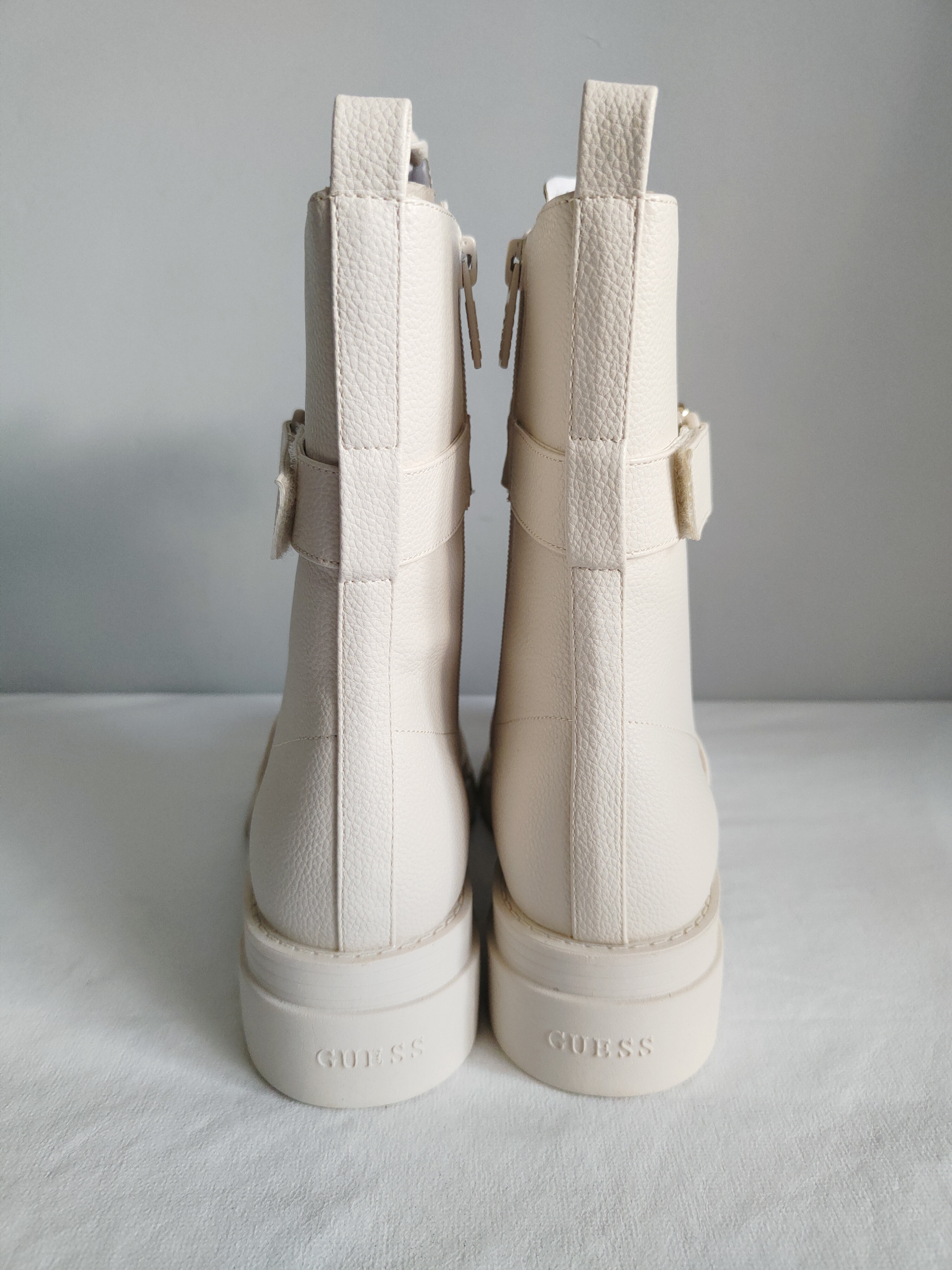 Guess Madox workery r. 38