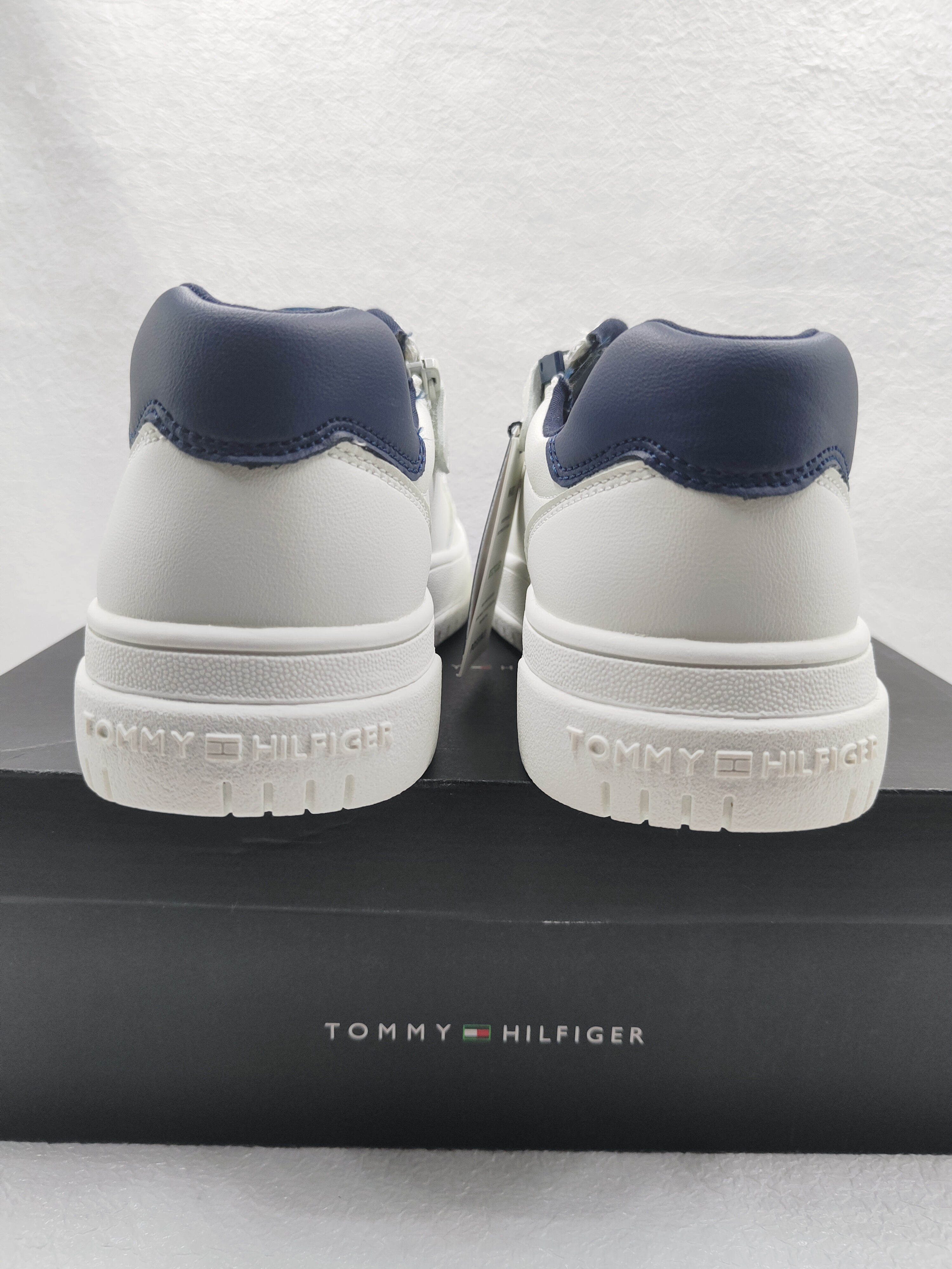 Sneakersy Tommy Hilfiger r. 40