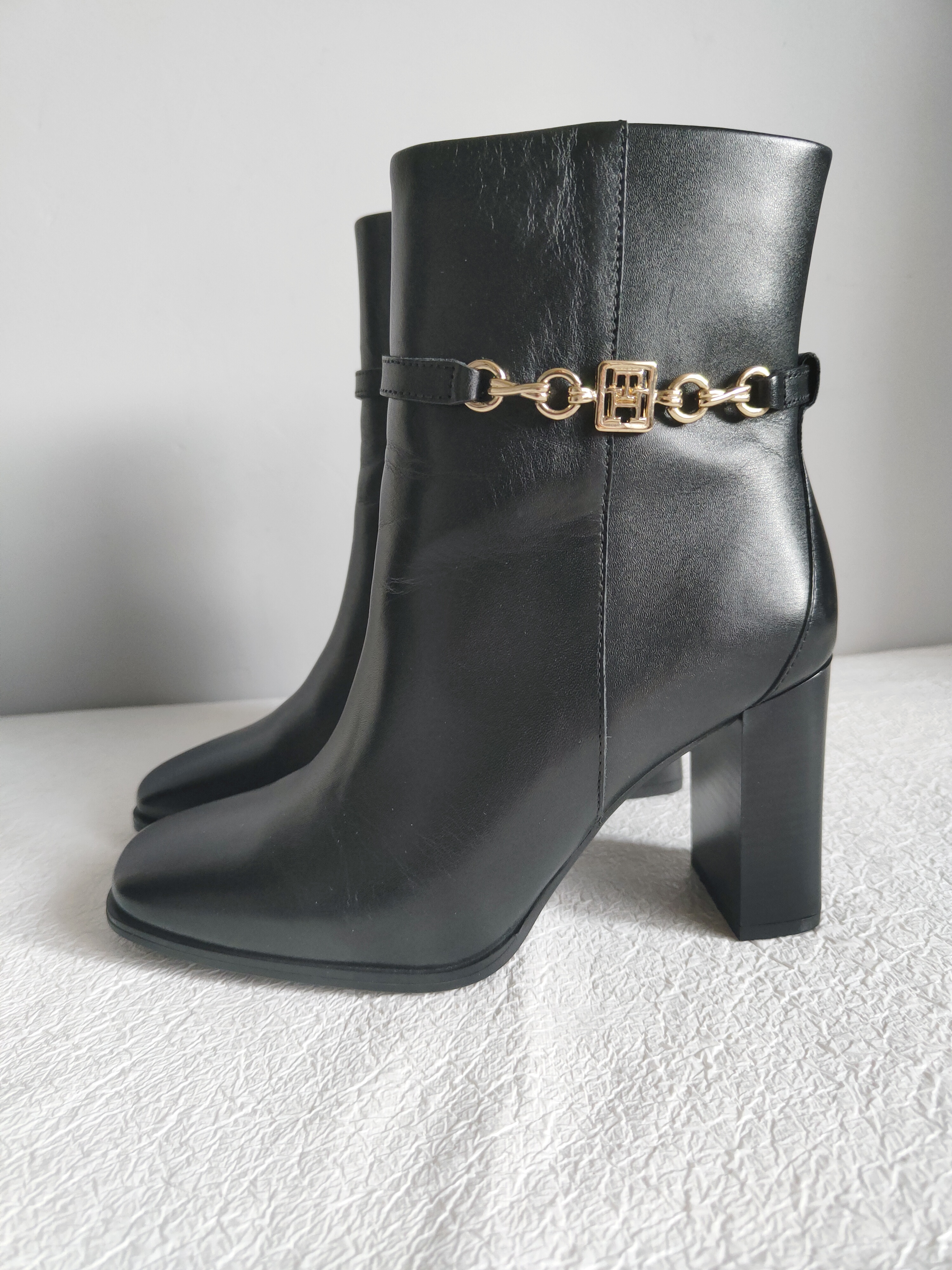 Tommy Hilfiger skórzane botki r. 38