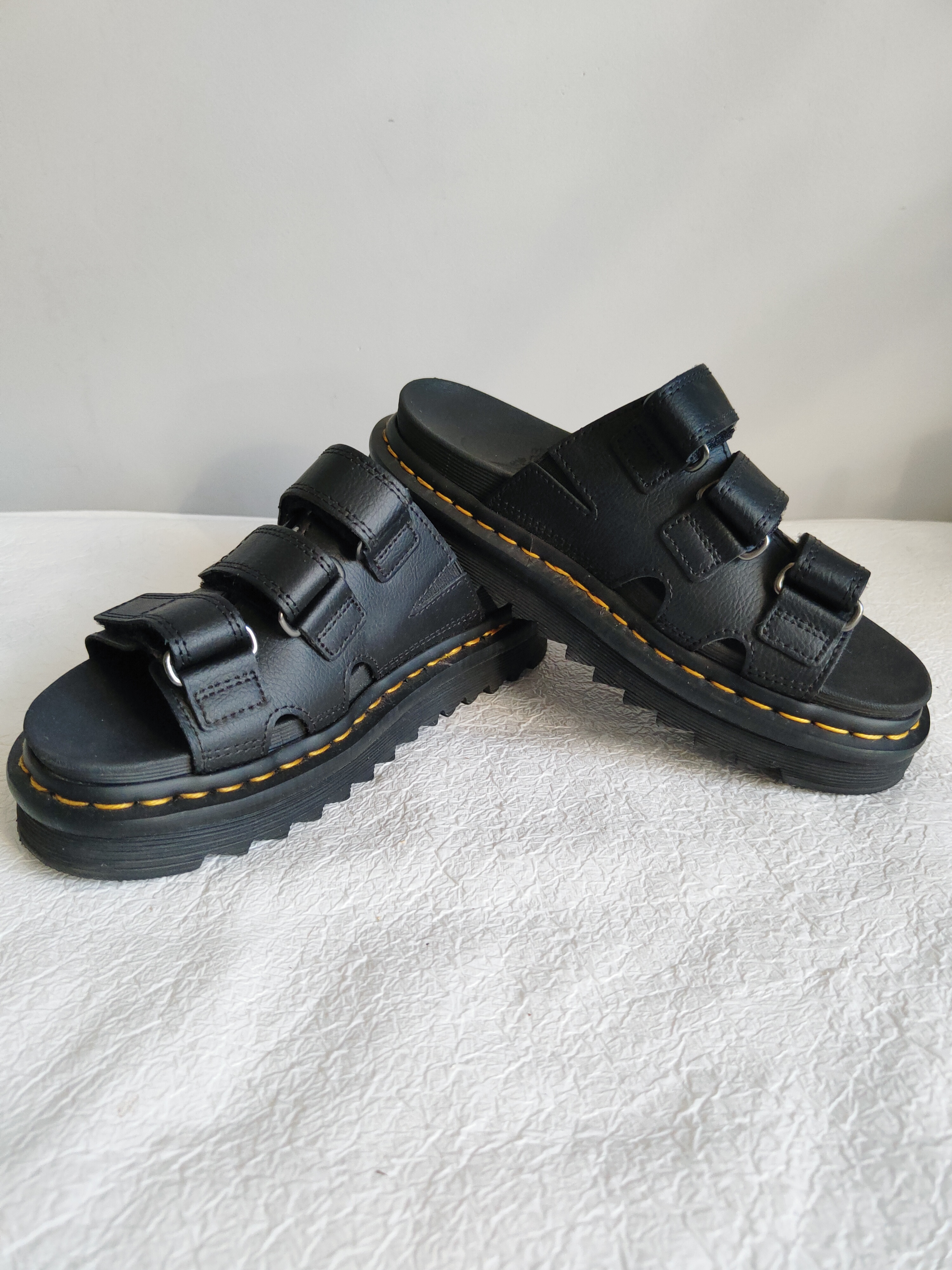 Dr. Martens Athena skórzane klapki r. 37