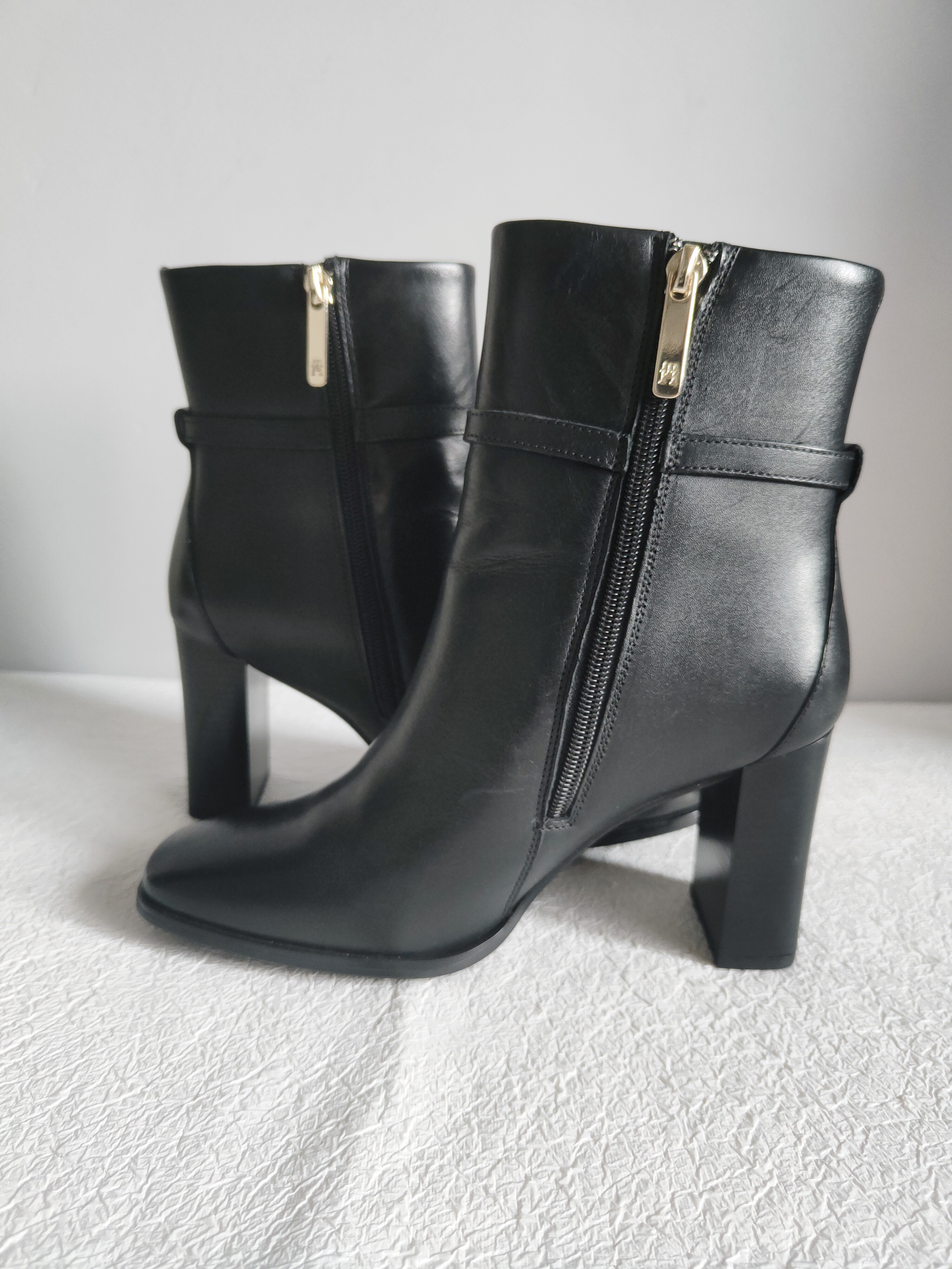 Tommy Hilfiger skórzane botki r. 38