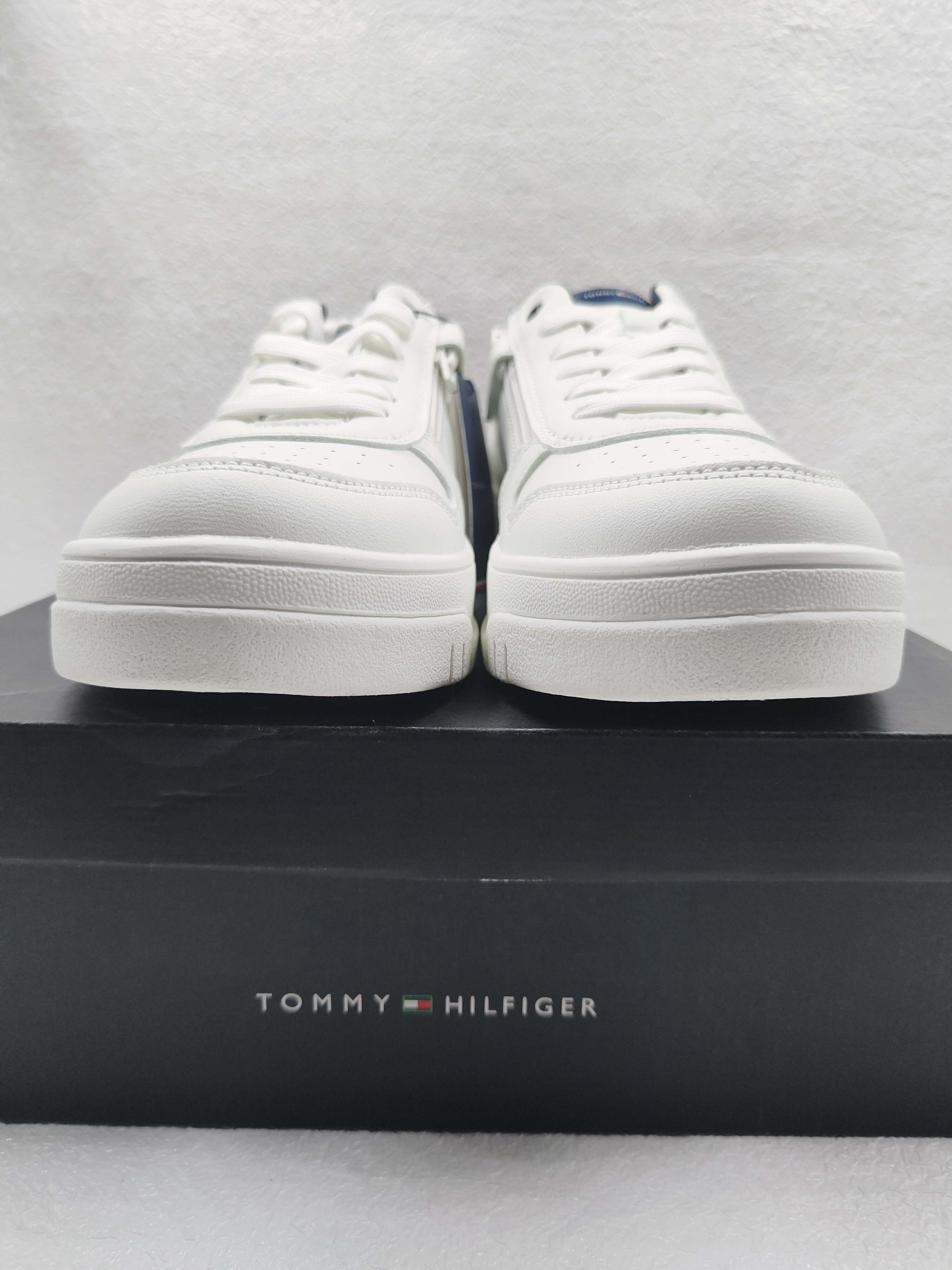 Sneakersy Tommy Hilfiger r. 40