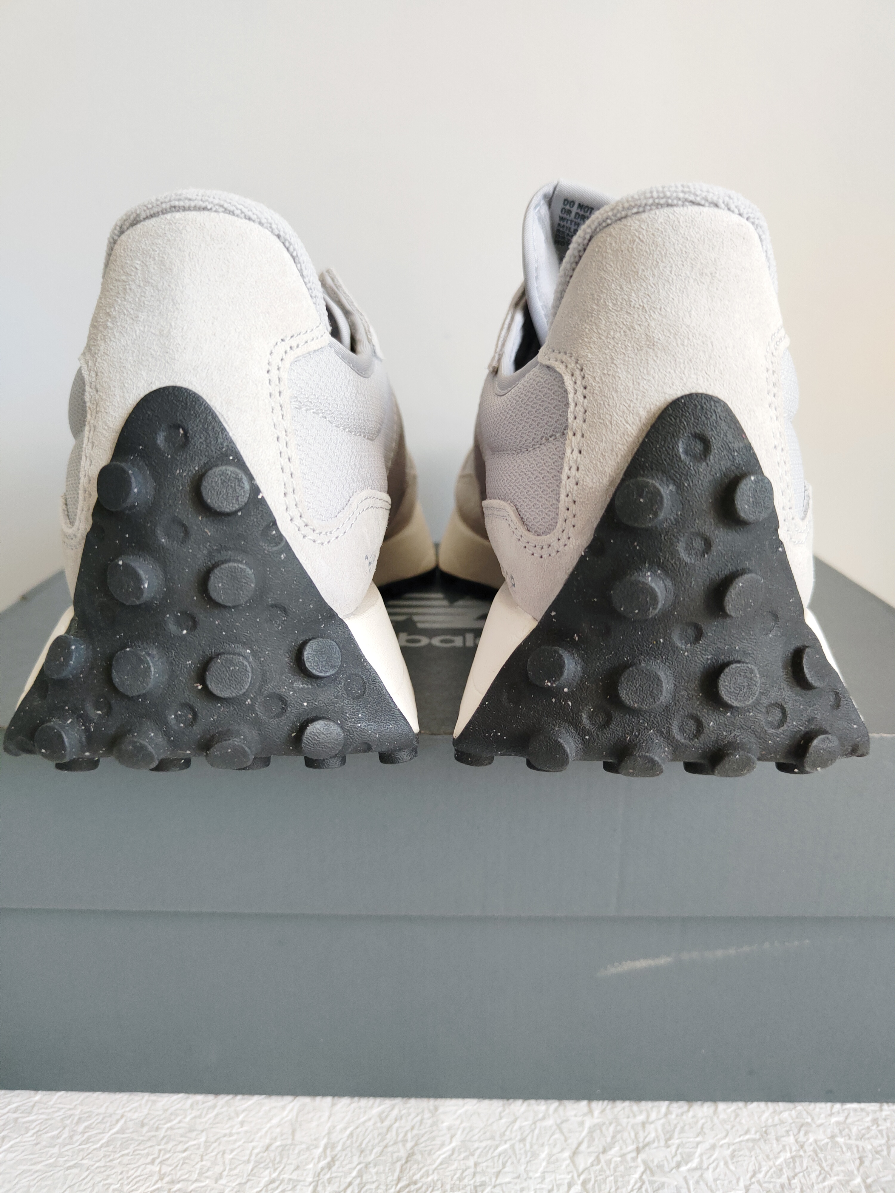 New Balance U327SWA sneakersy r. 43