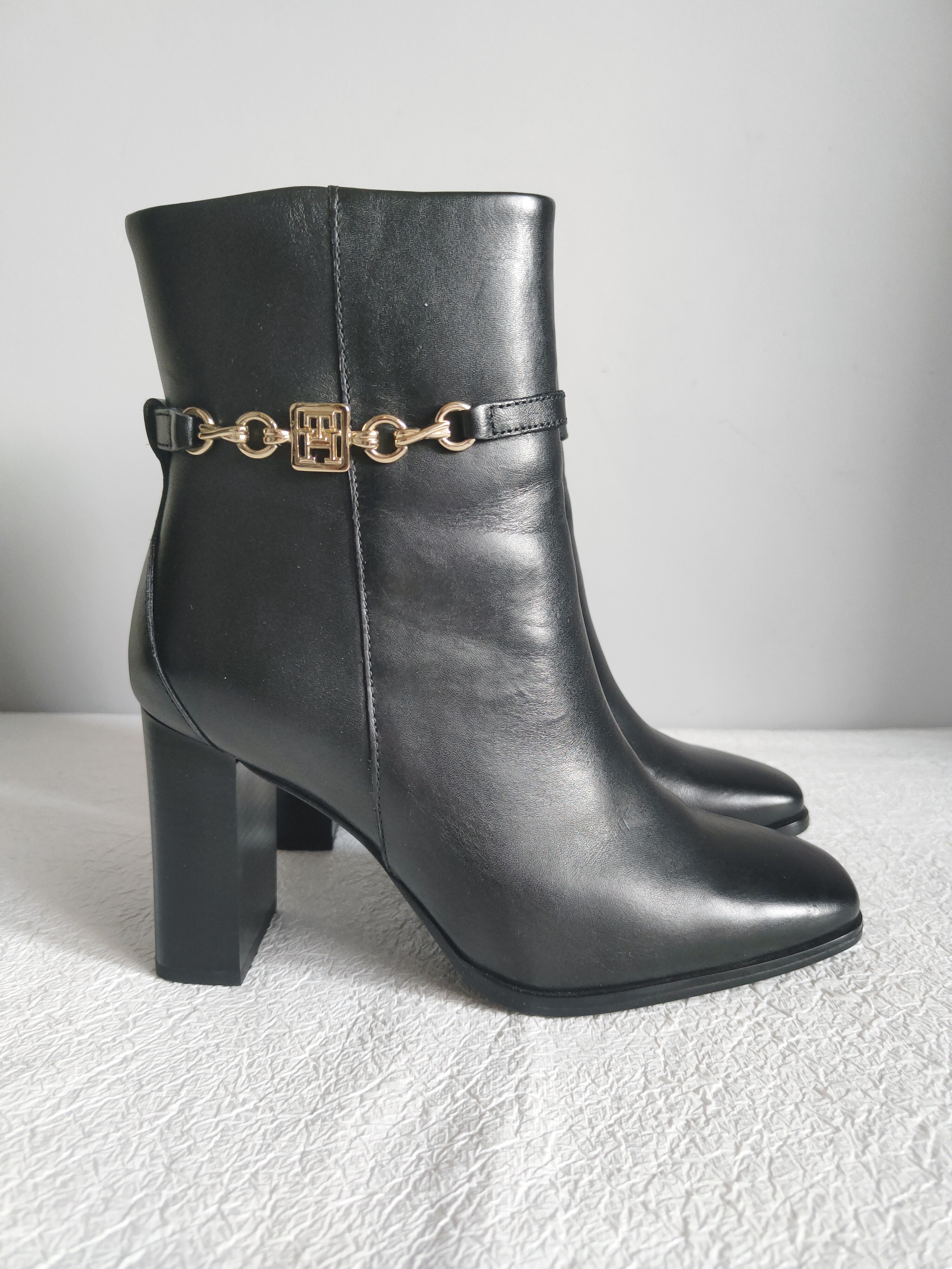 Tommy Hilfiger skórzane botki r. 38