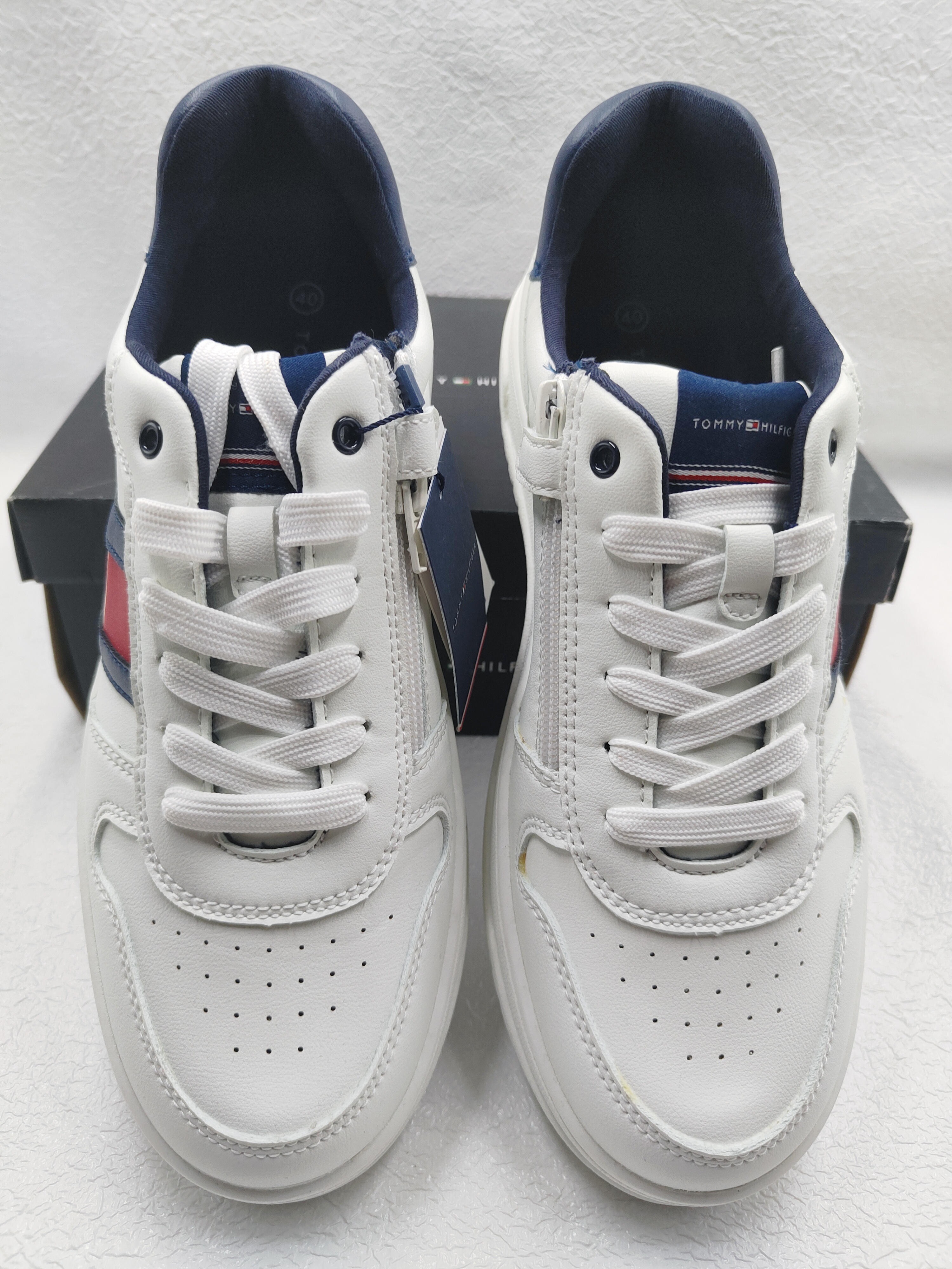 Sneakersy Tommy Hilfiger r. 40