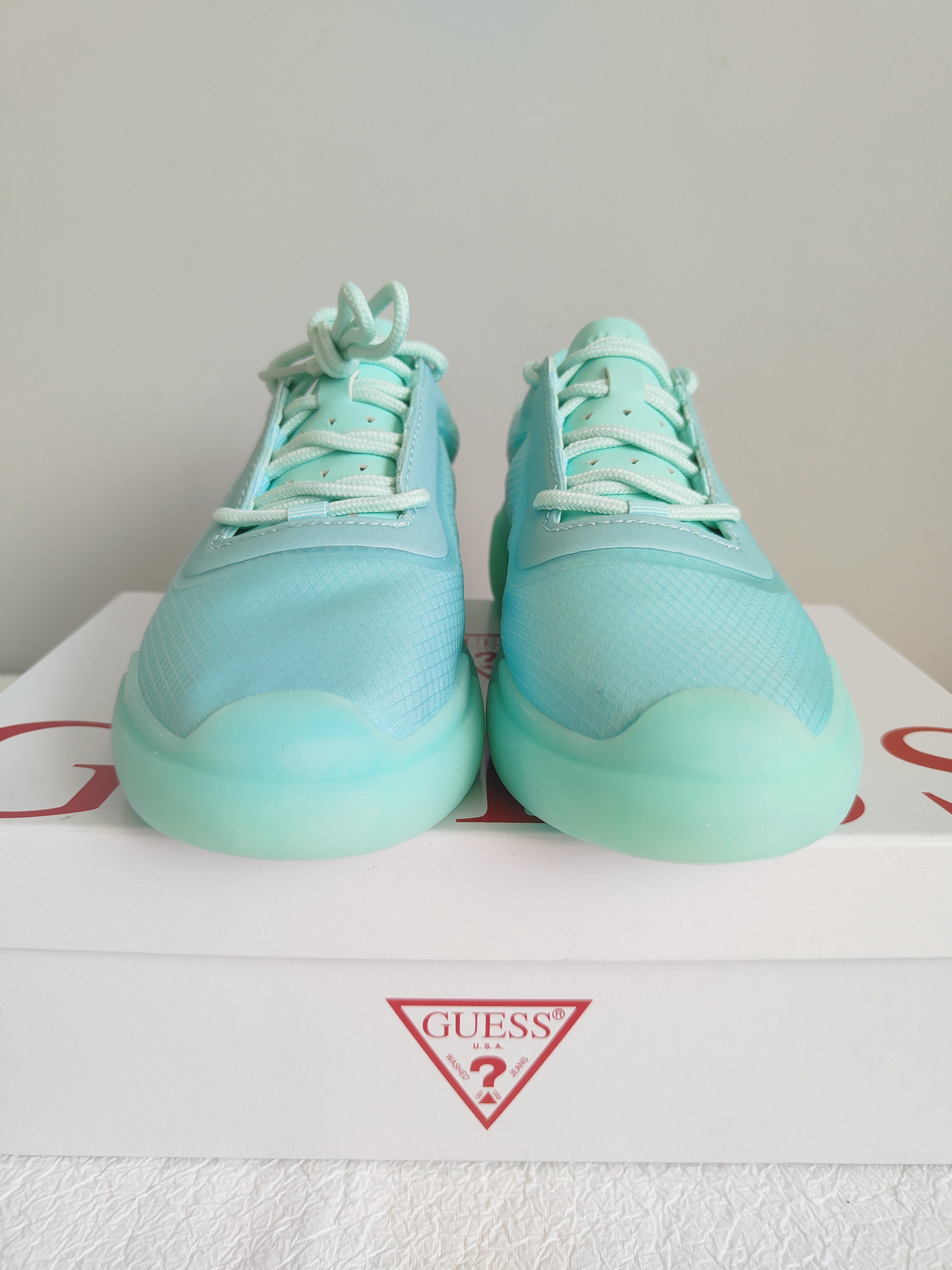 Guess Avalin sneakersy r. 36