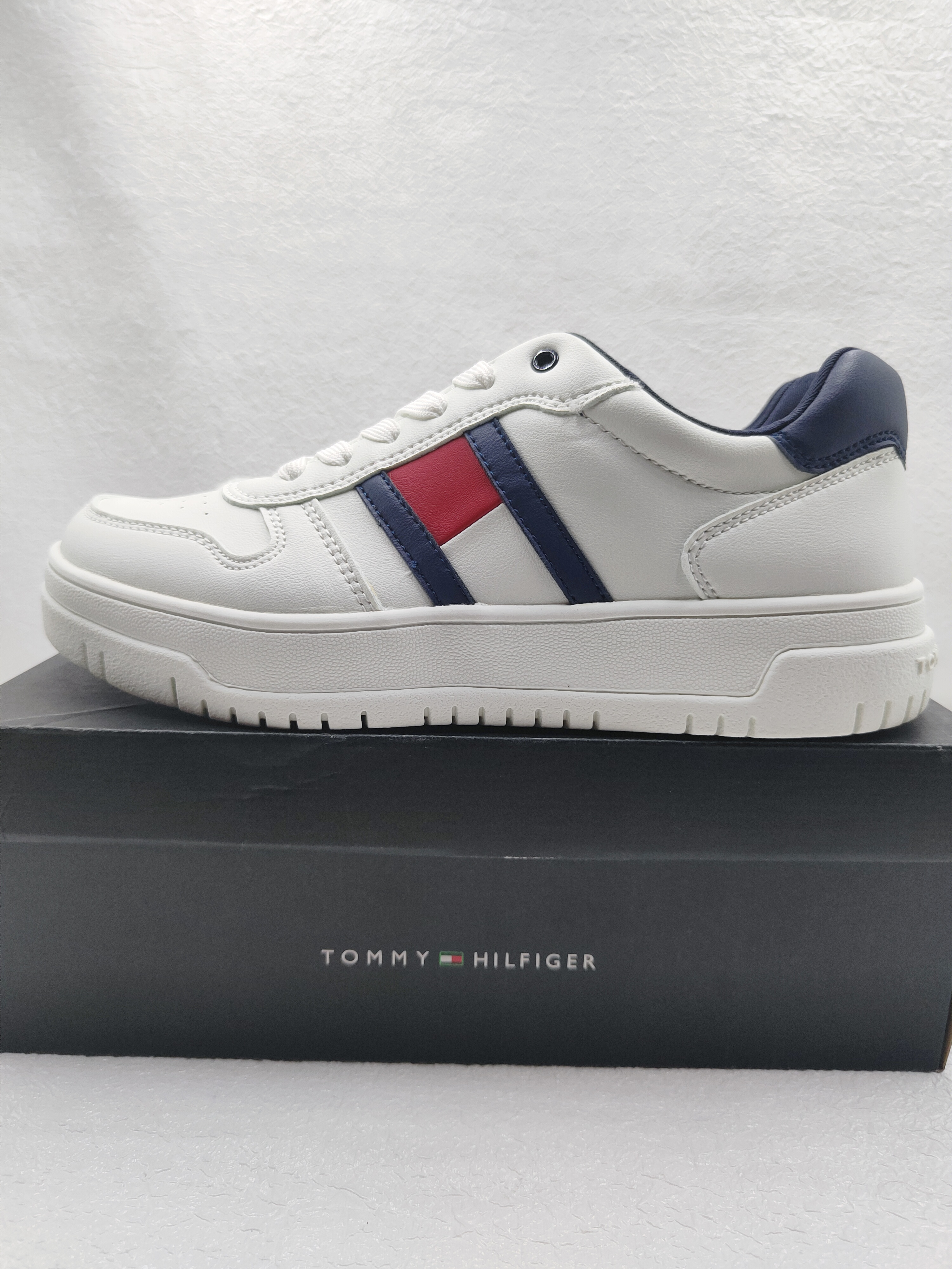 Sneakersy Tommy Hilfiger r. 40