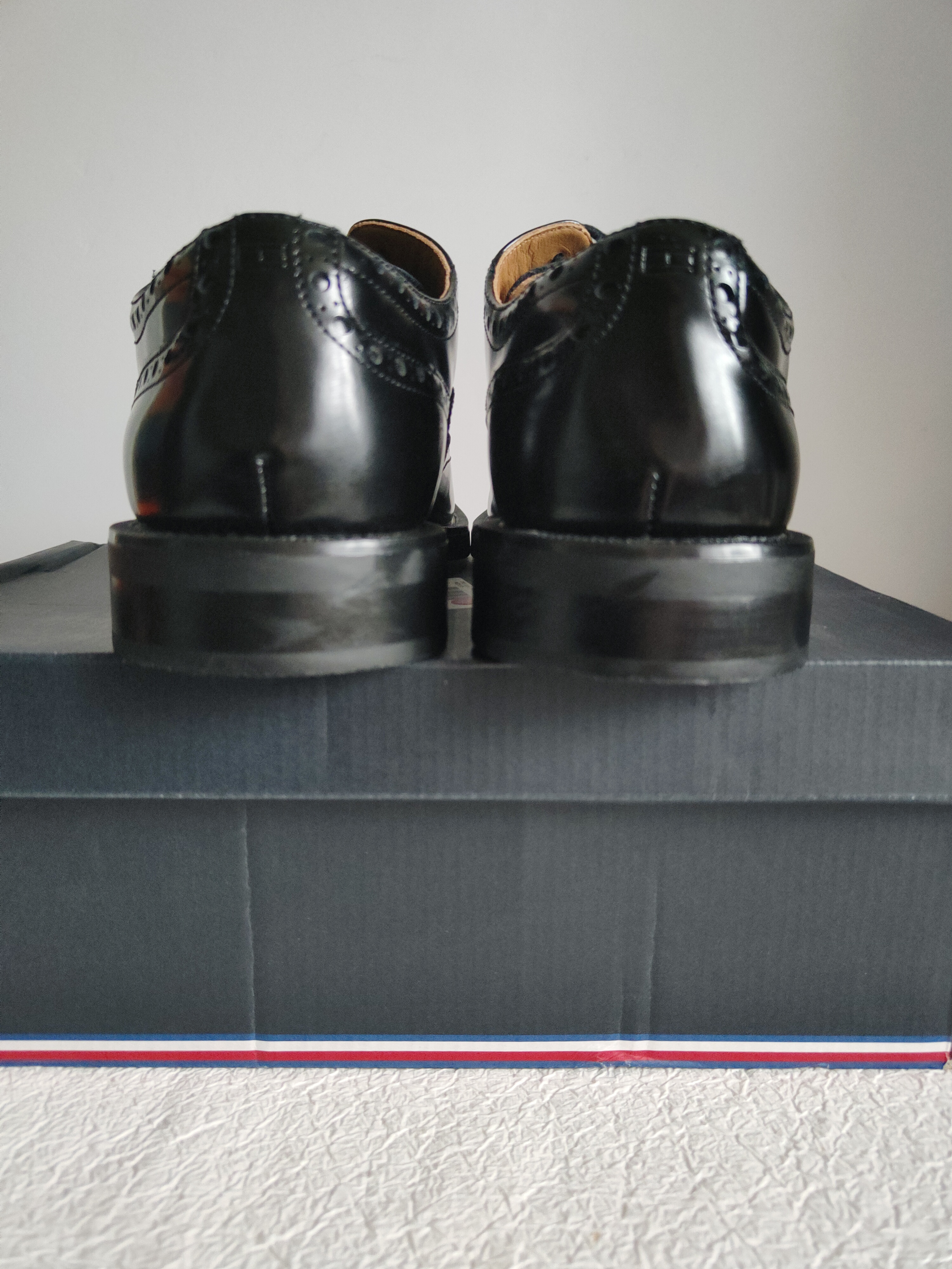 Tommy Hilfiger skórzane półbuty r. 41