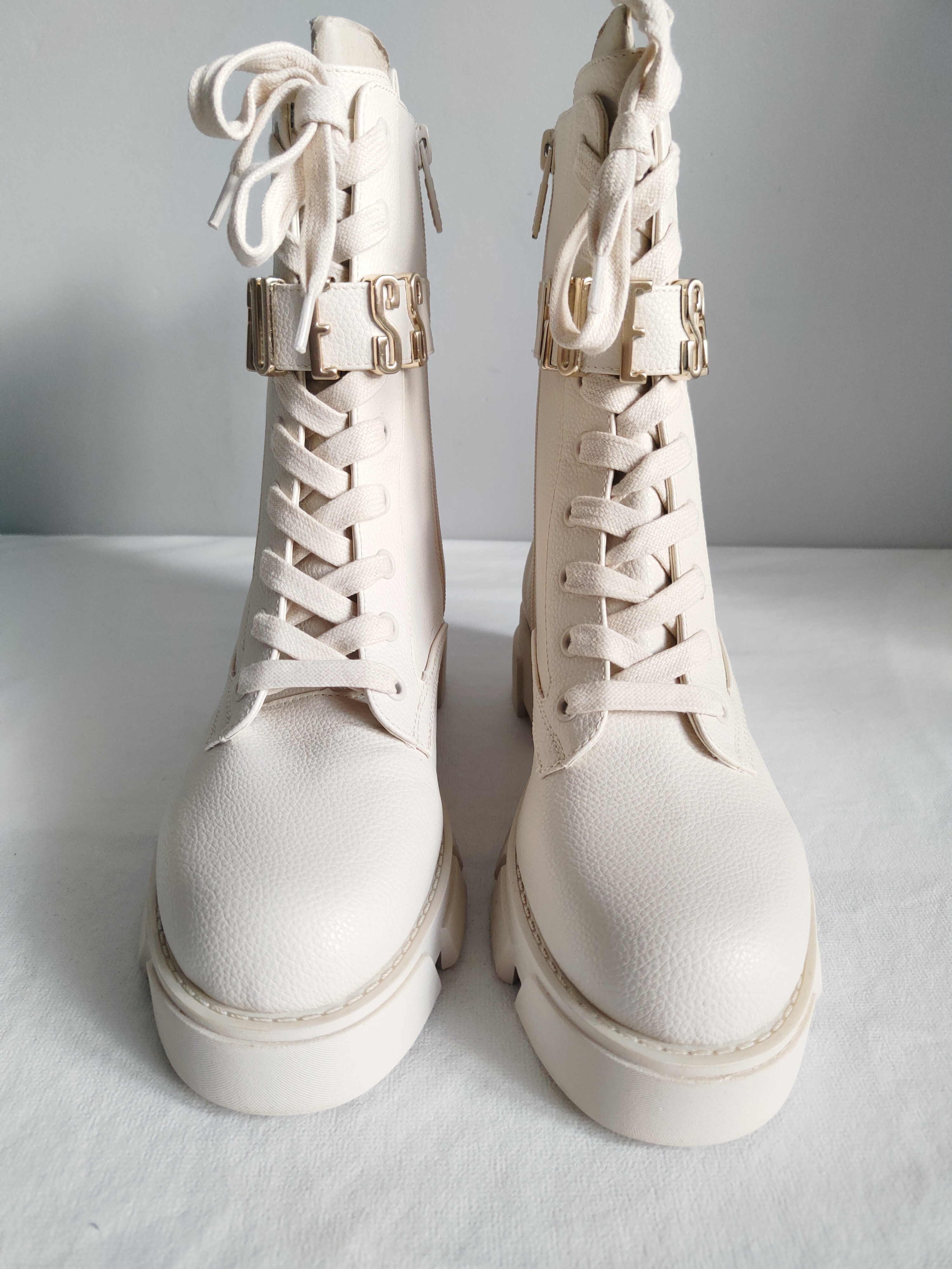 Guess Madox workery r. 38