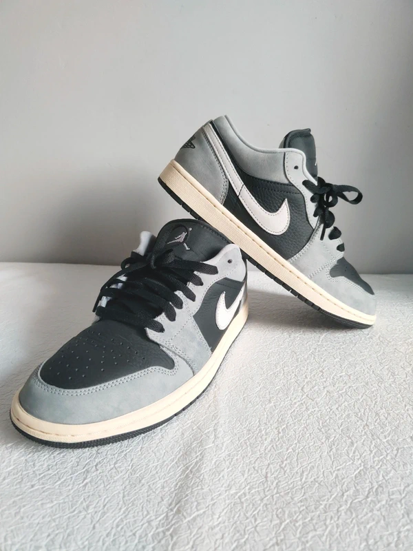 Nike Air Jordan 1 Low skórzane sneakersy r. 42,5