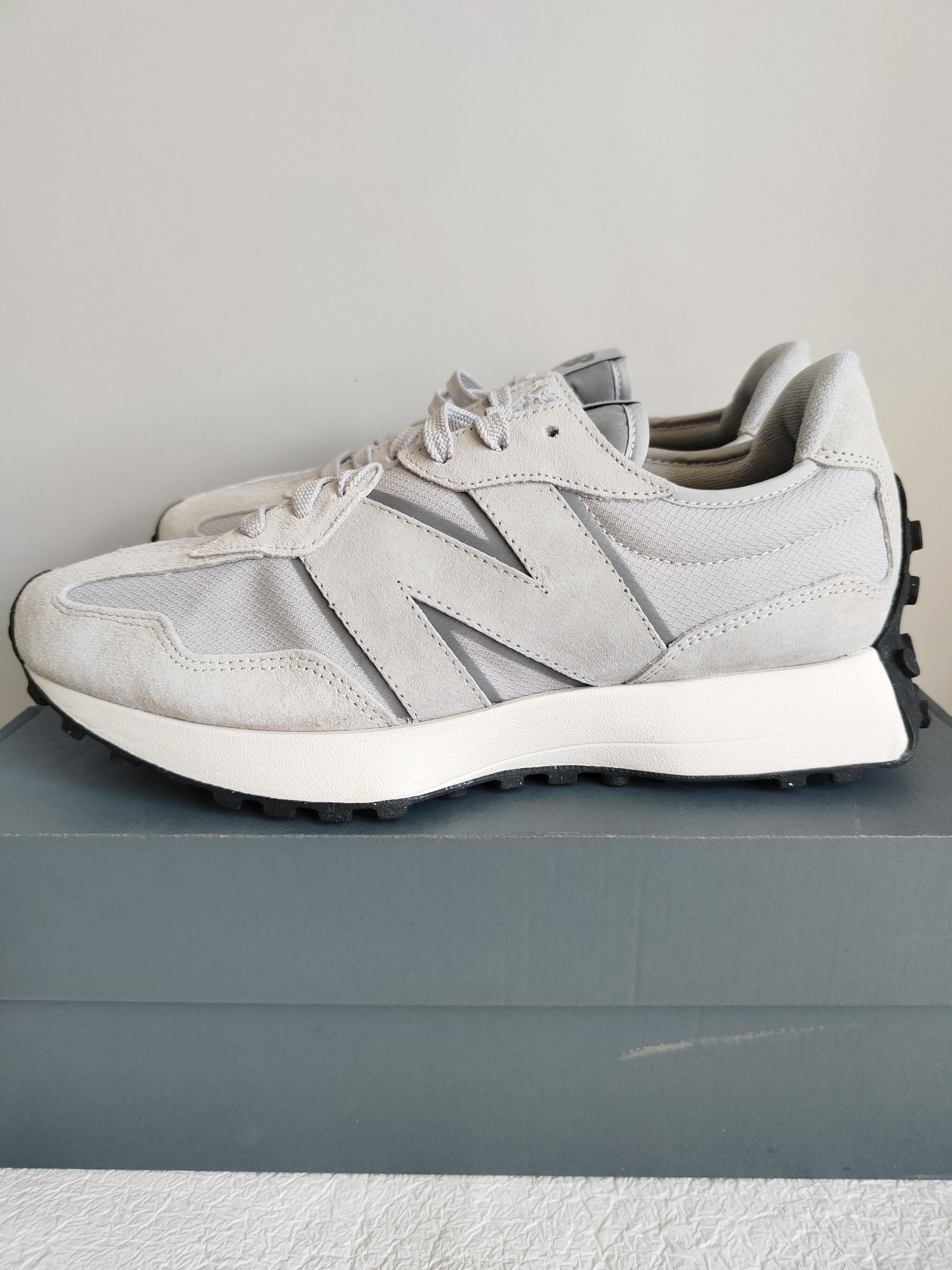 New Balance U327SWA sneakersy r. 43