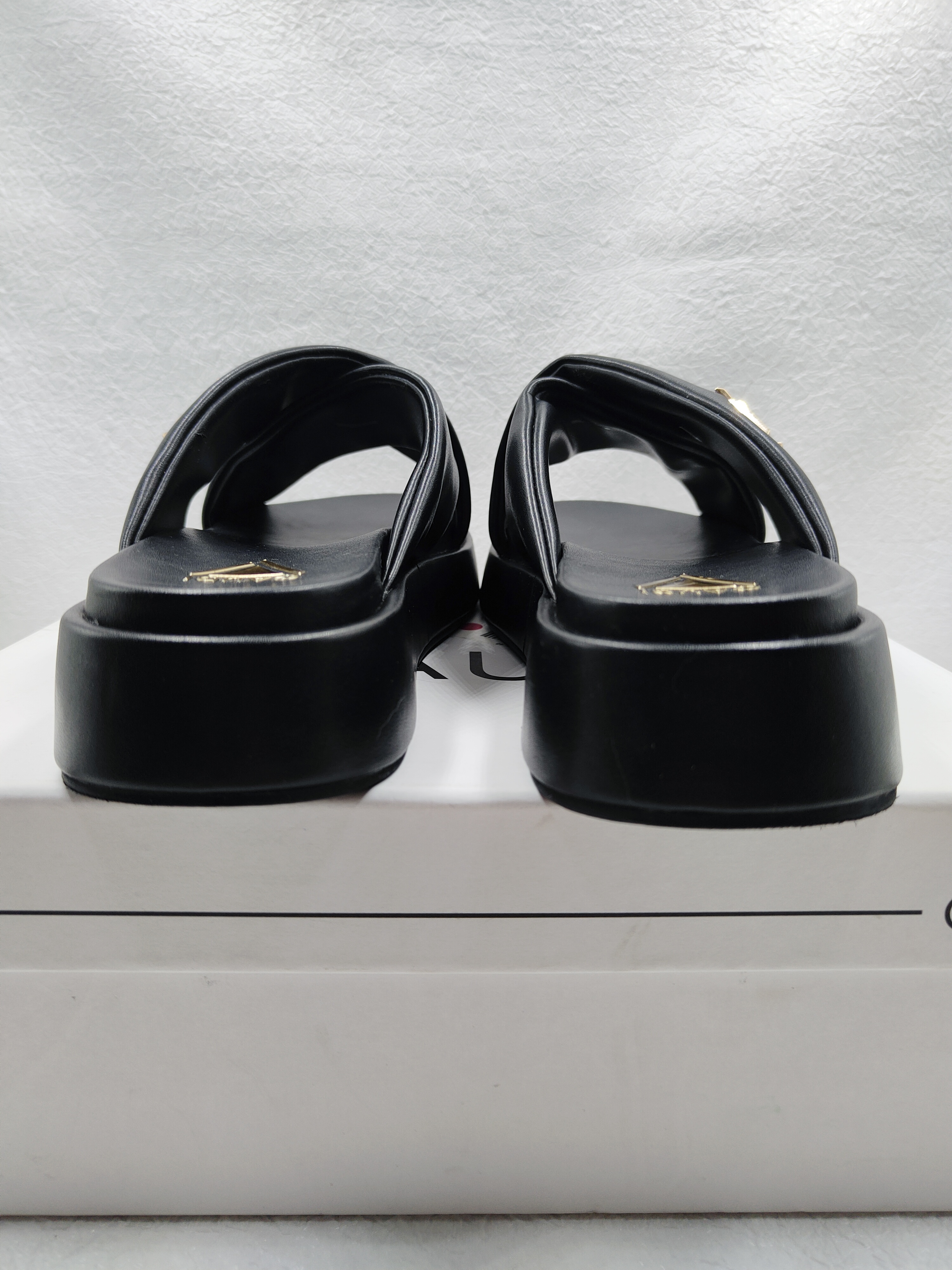 Gaudi Lima klapki r. 40