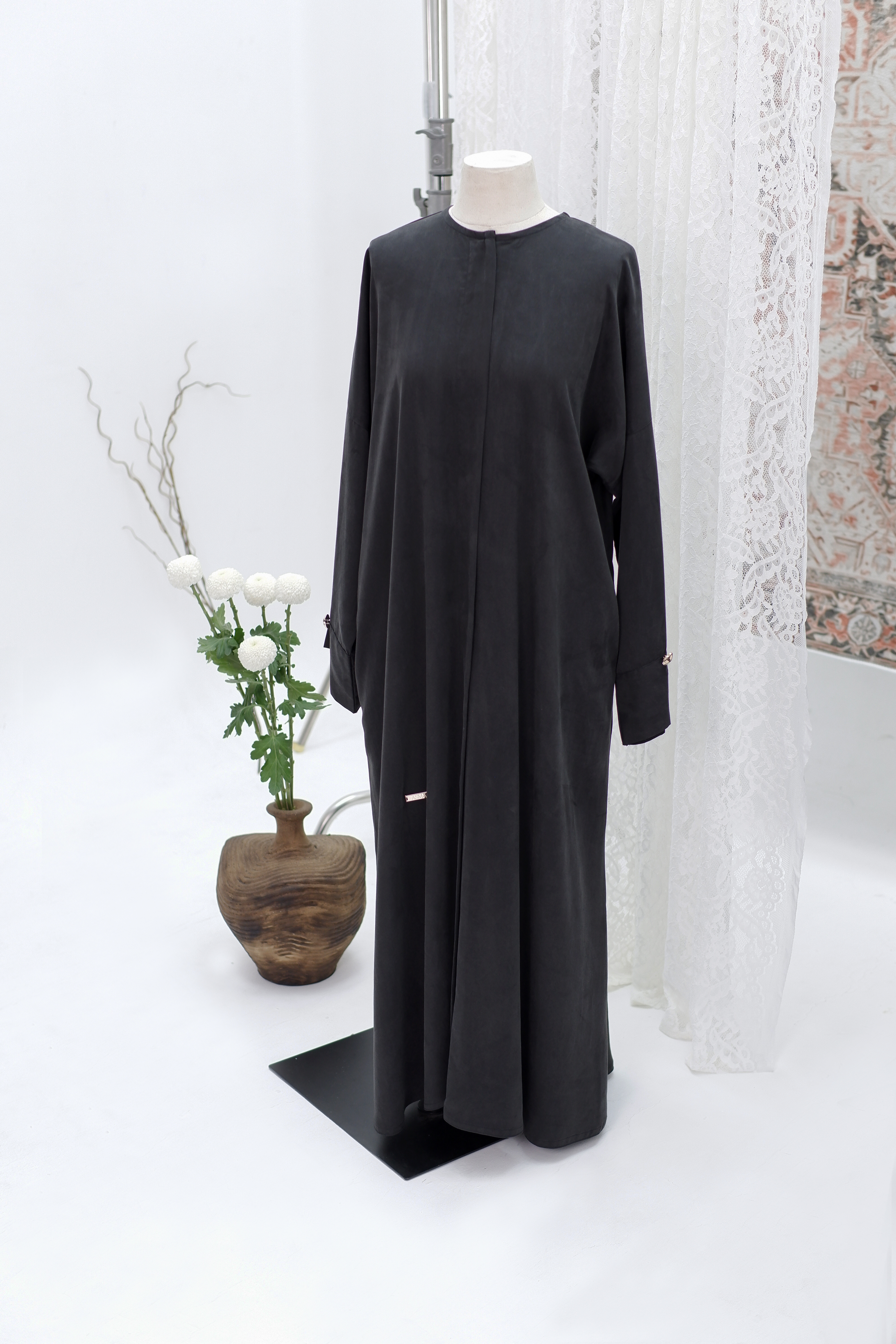 Rayḥān (رَيحَان) - Black