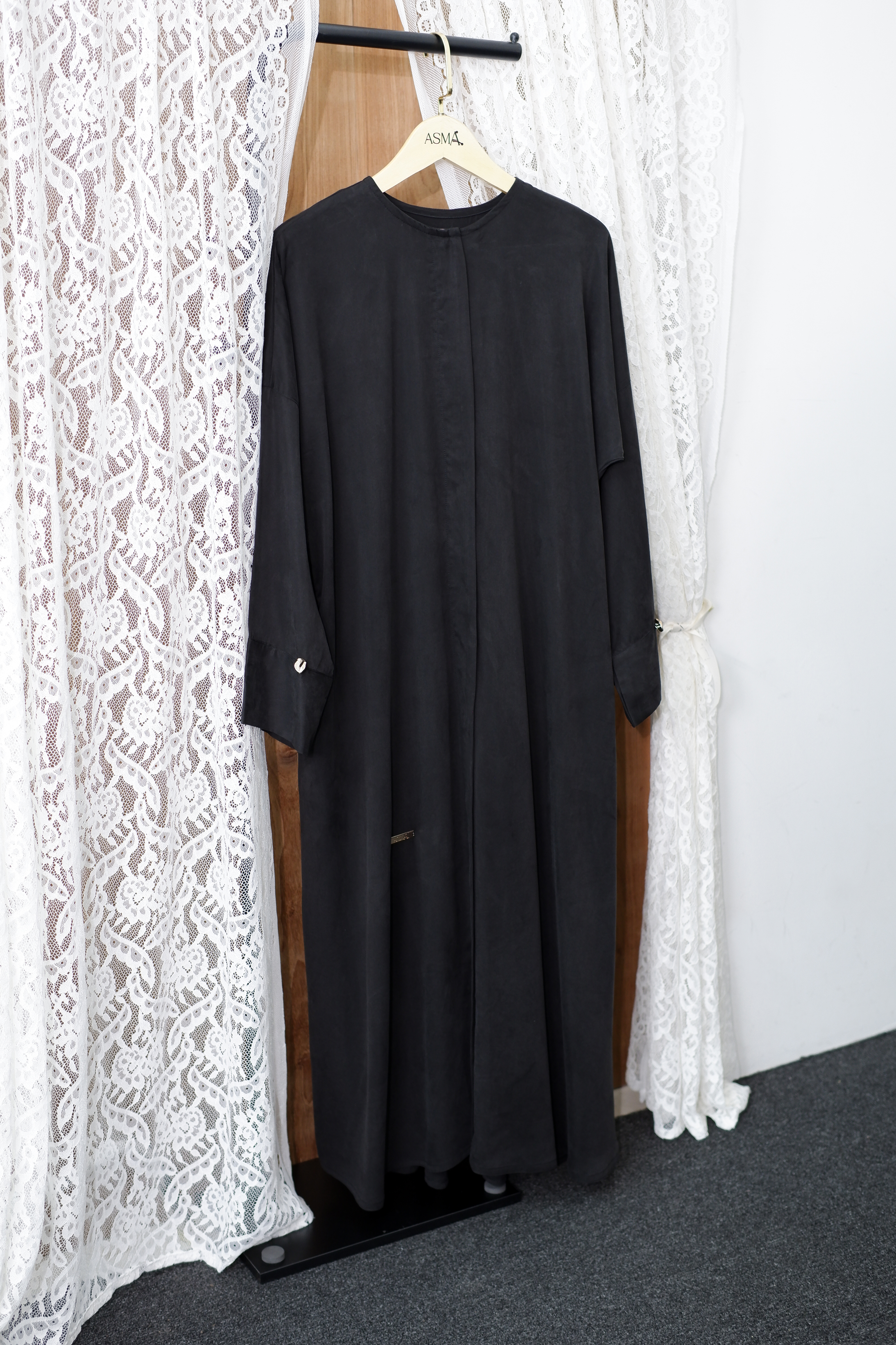 Rayḥān (رَيحَان) - Black