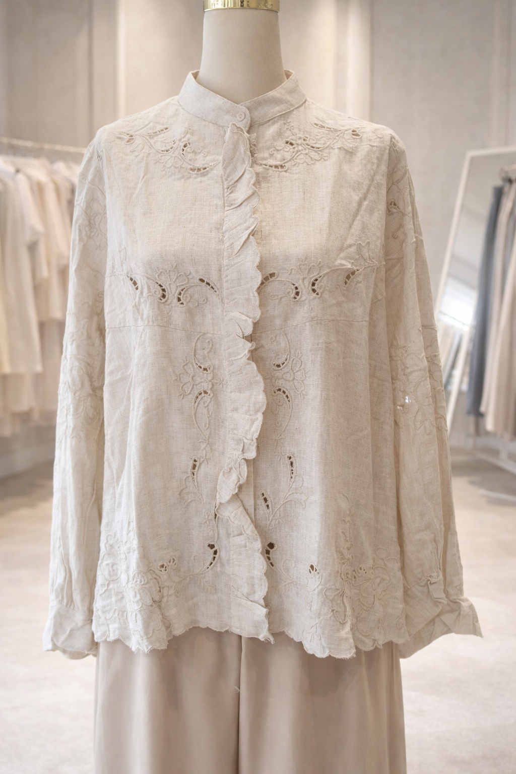 Koszula haftowana z dodatkiem lnu