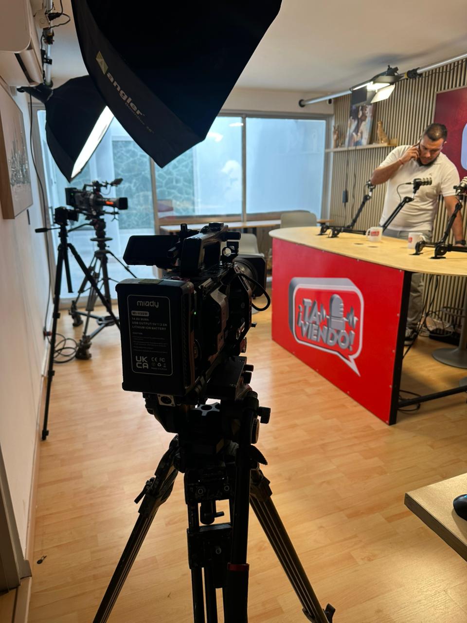 🎙️ SALA DE PODCAST &  ENTREVISTAS