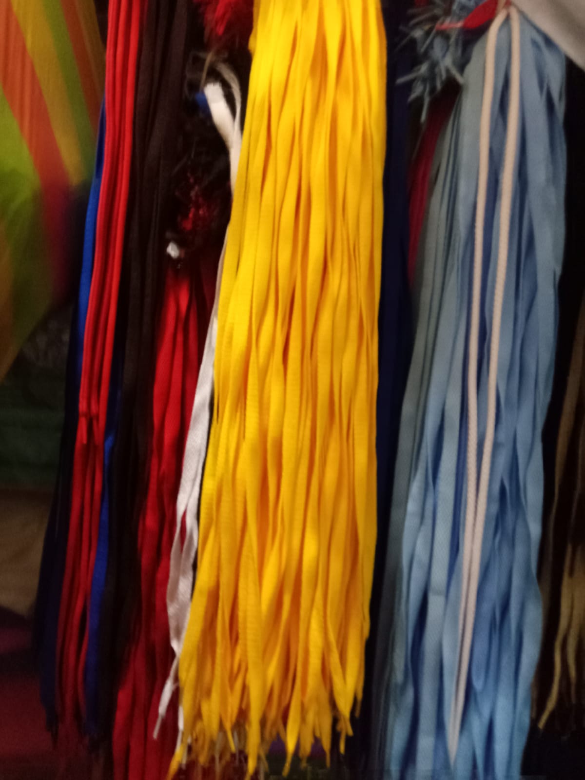 Tiras de tela de colores