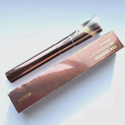 Hourglass Ambient Soft Glow Foundation Brush – New & Boxed – Fast Dispatch