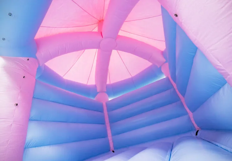 Insuflável Carrossel Rosa-Azul Pastel