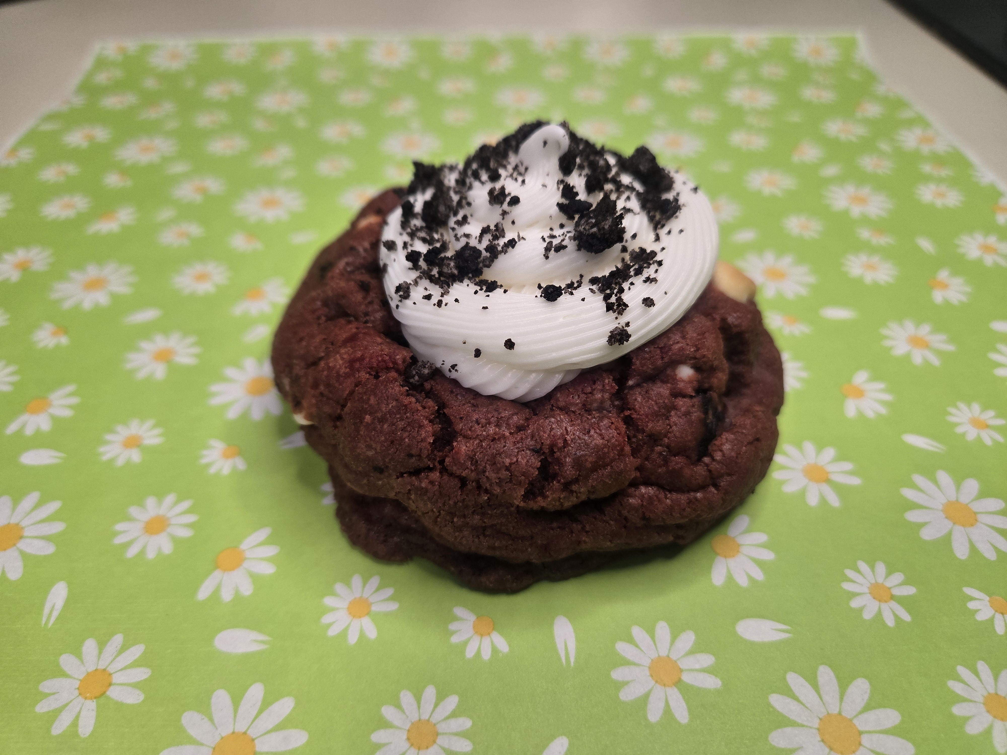 Stuffed Red Velvet Cookies & Cream 