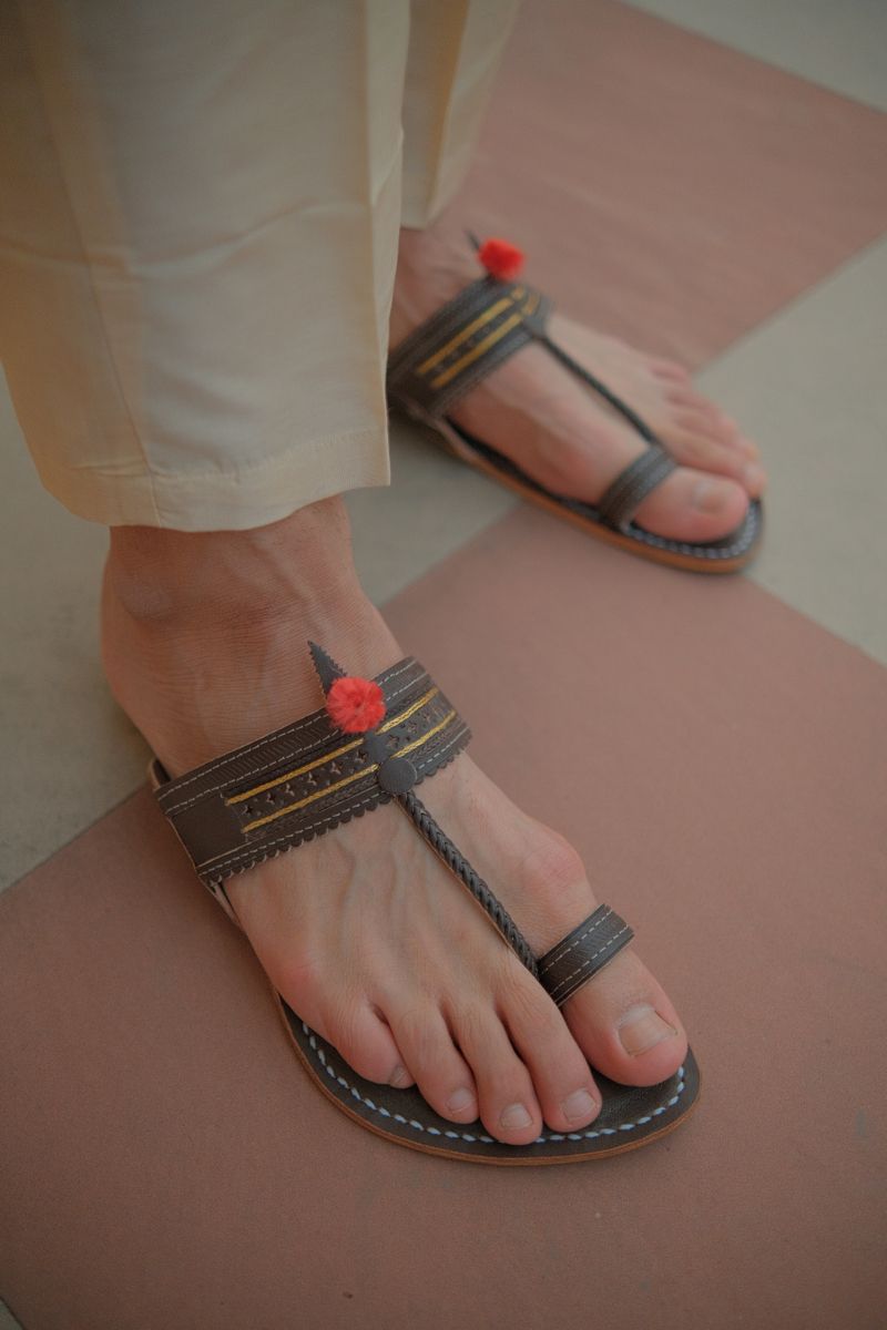Handcrafted Kolhapuri Chappals