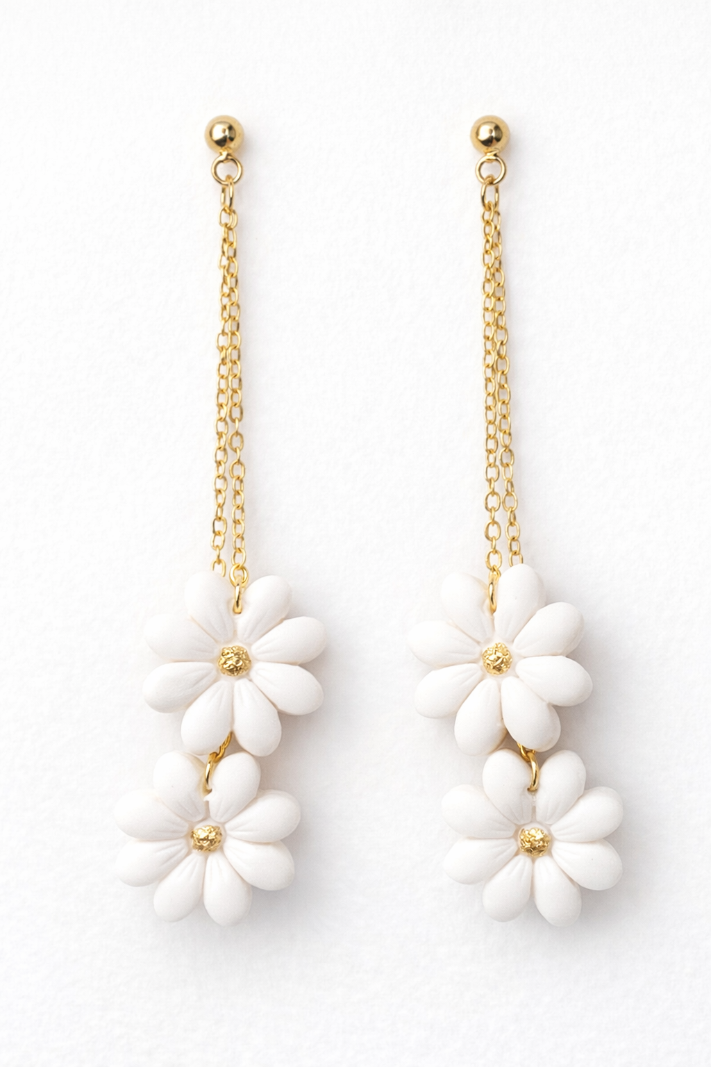  Boucles d’oreilles artisanales fleurs blanches pendantes - Doré - Fait main en France