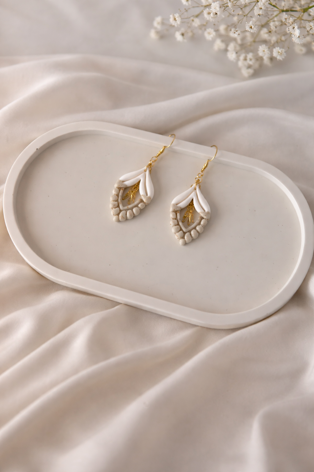 Boucles d’oreilles artisanales Luna blanc et doré - Fait main en France