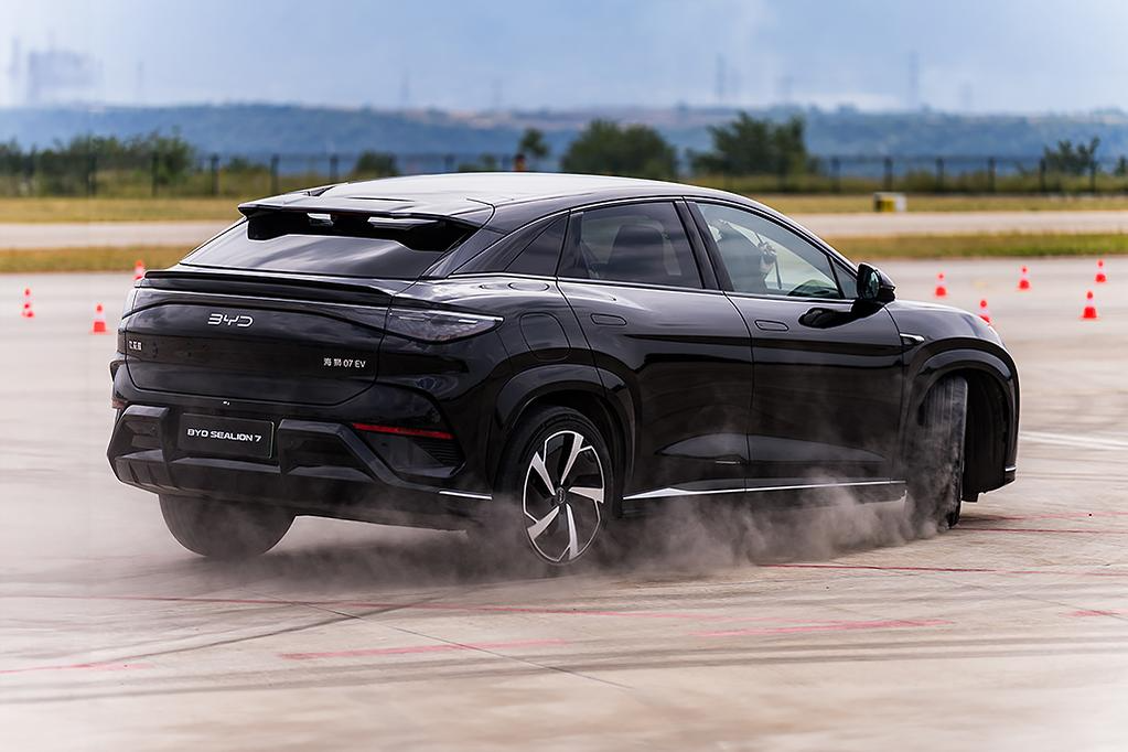 BYD SEALION 7