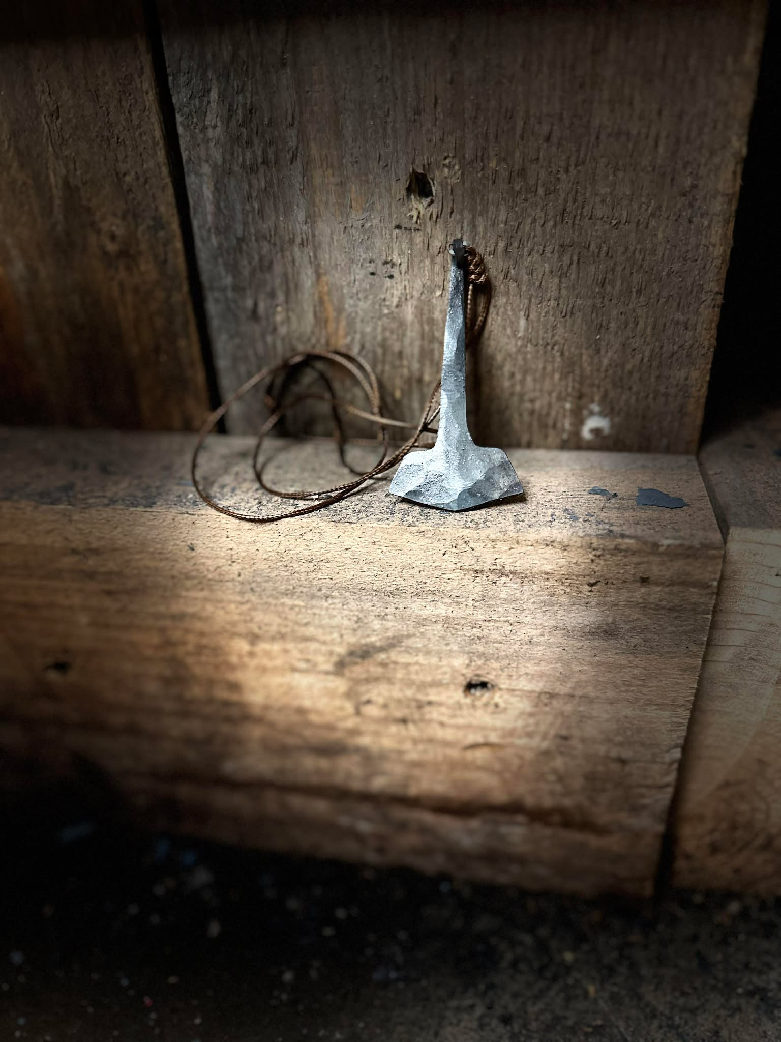 Håndsmidd "mjolnir" smykke