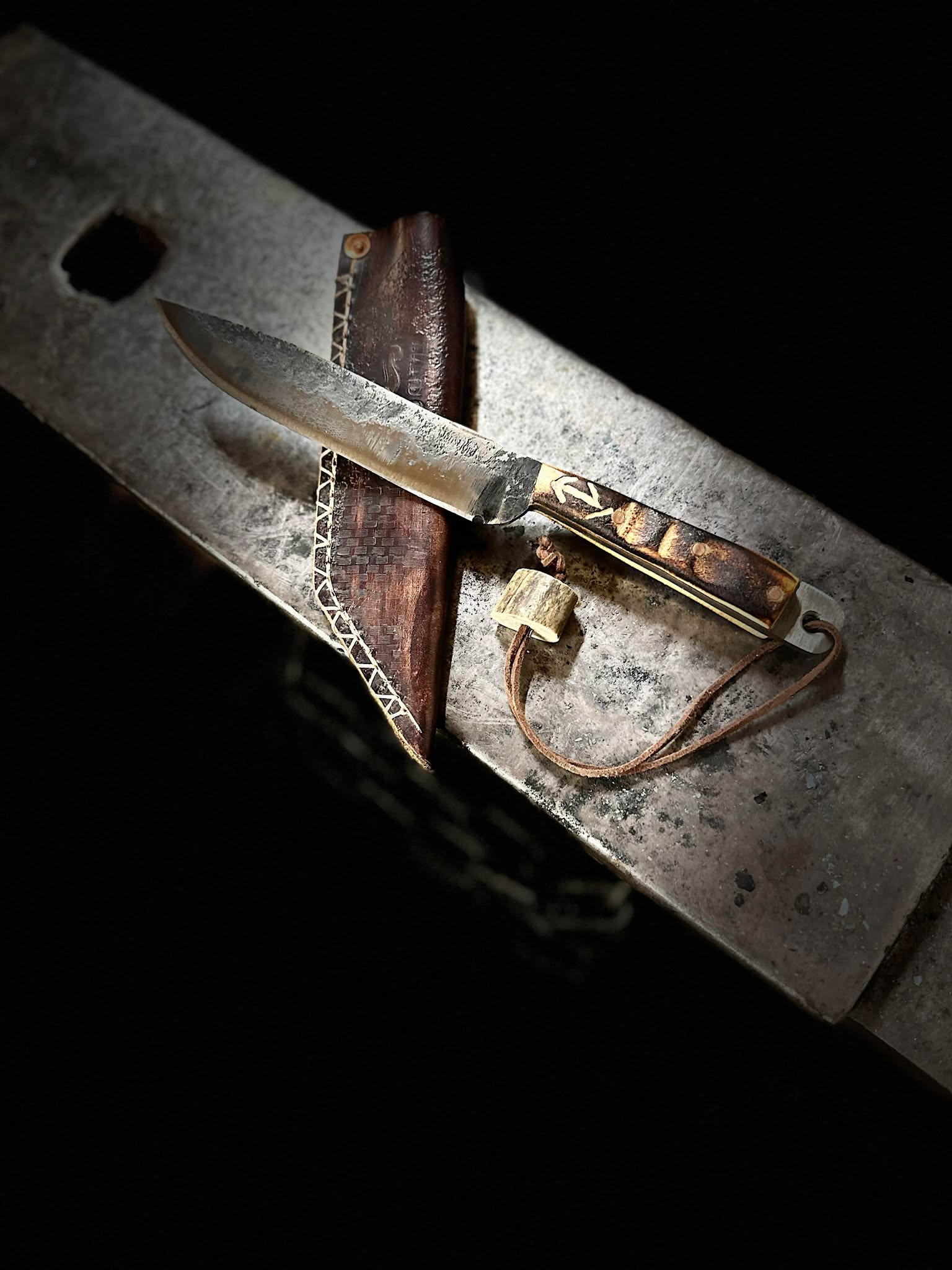 Håndlaget viking kniv