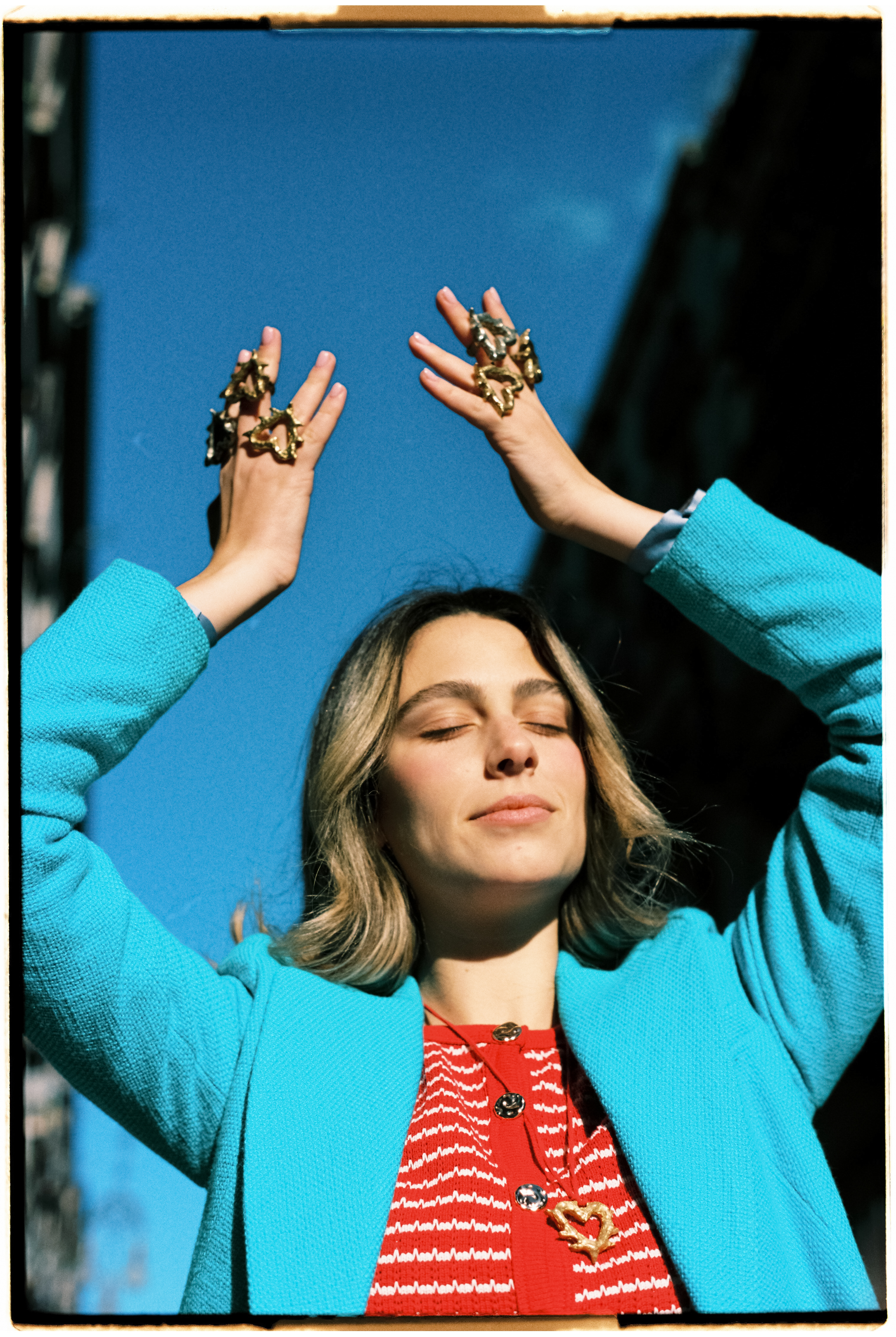 Anillo alpaca corazón chorreado con pinches