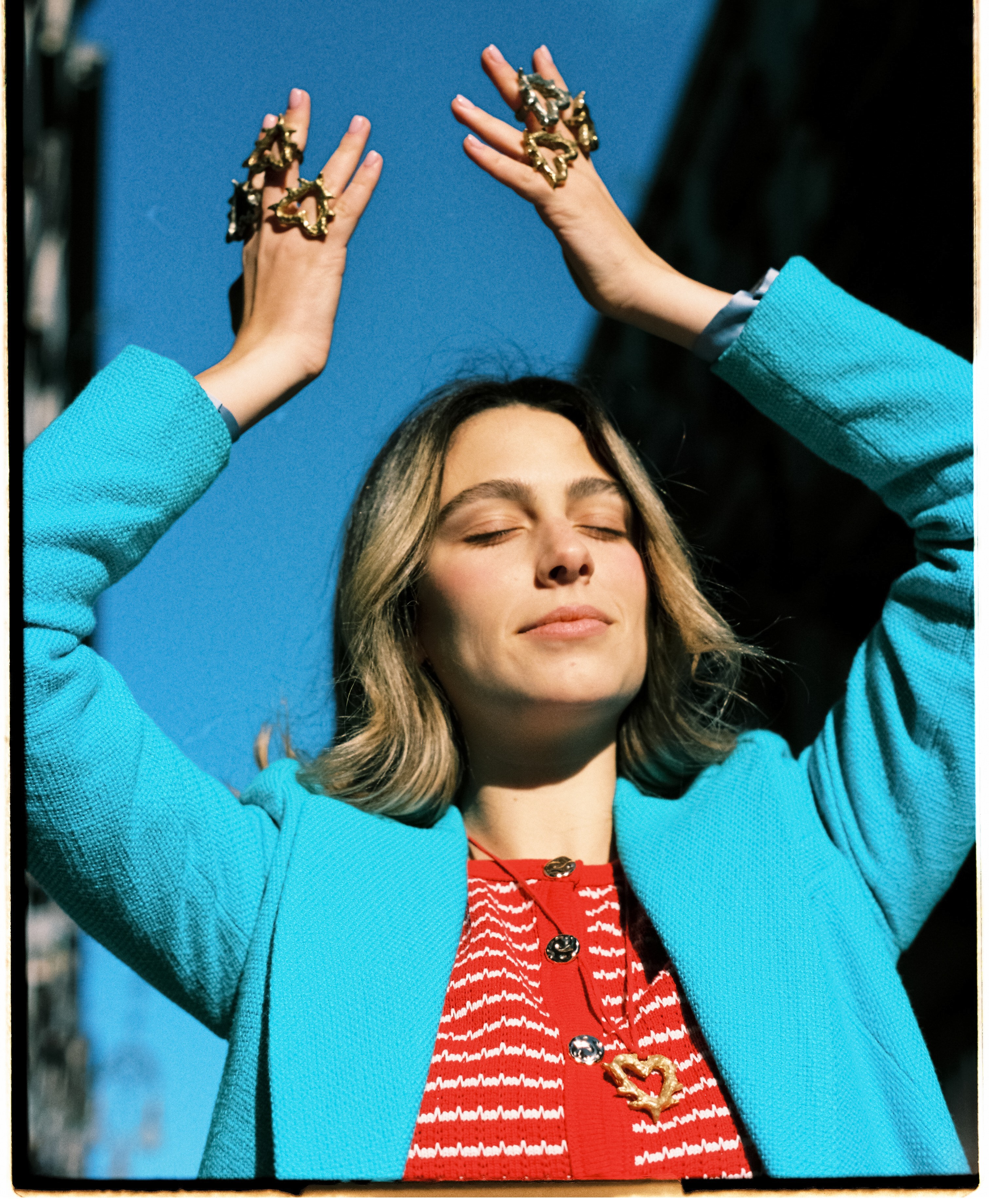 Colgante bronce corazón chorreado con pinches