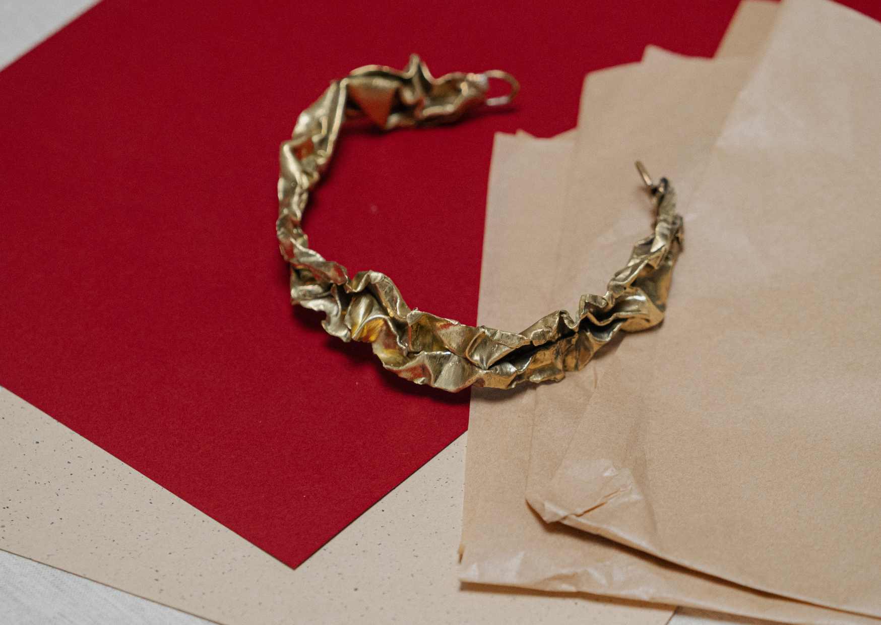 gargantilla papel bronce